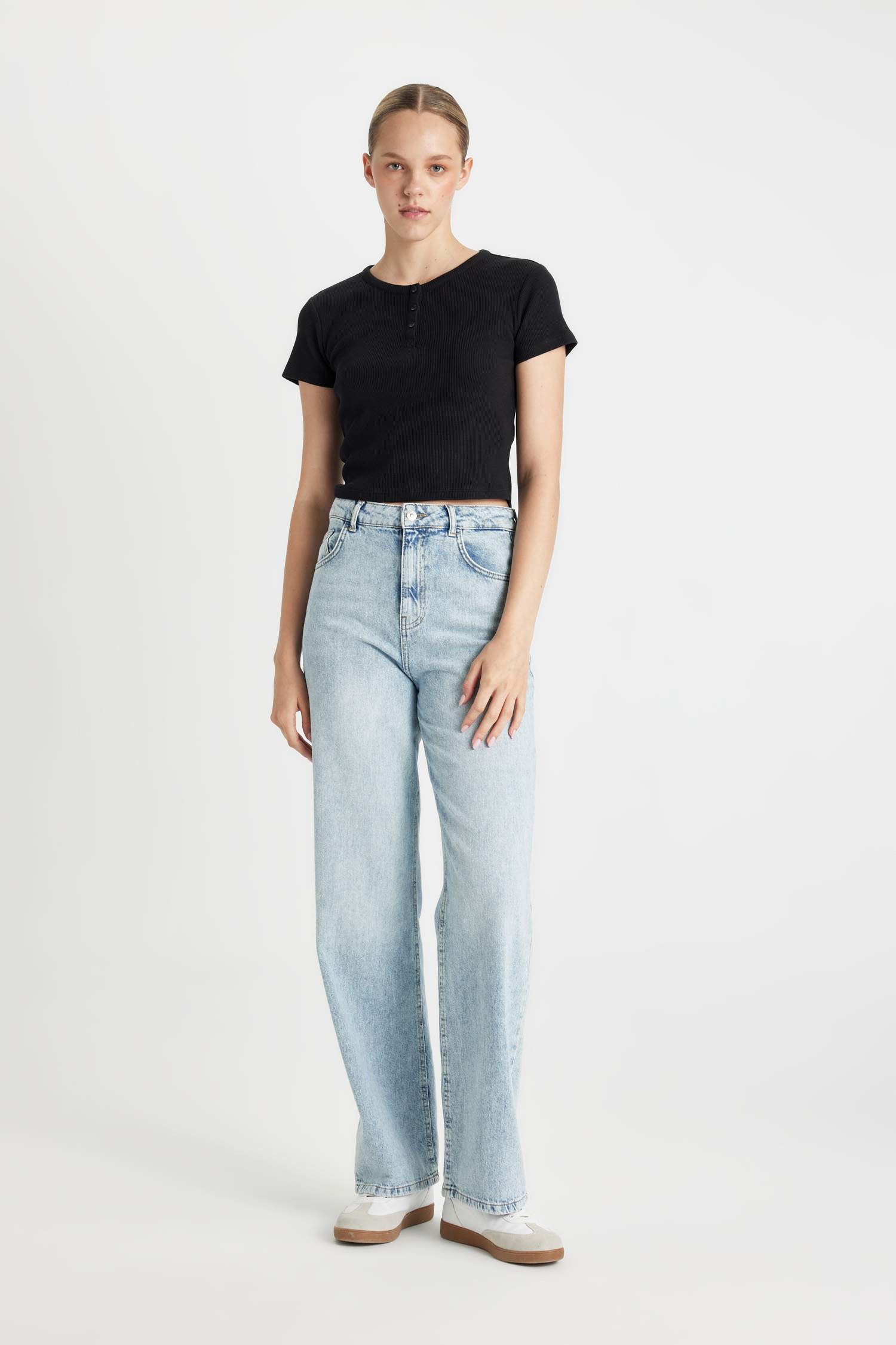 تيشيرت نص كم وافل سليم فيت برقبة مستديرة