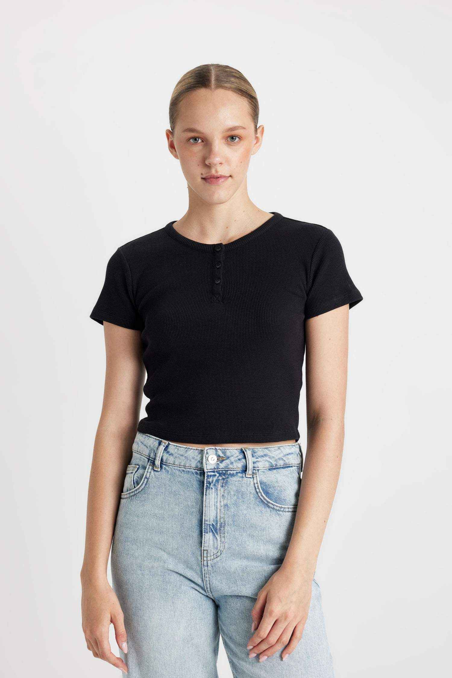 تيشيرت نص كم وافل سليم فيت برقبة مستديرة