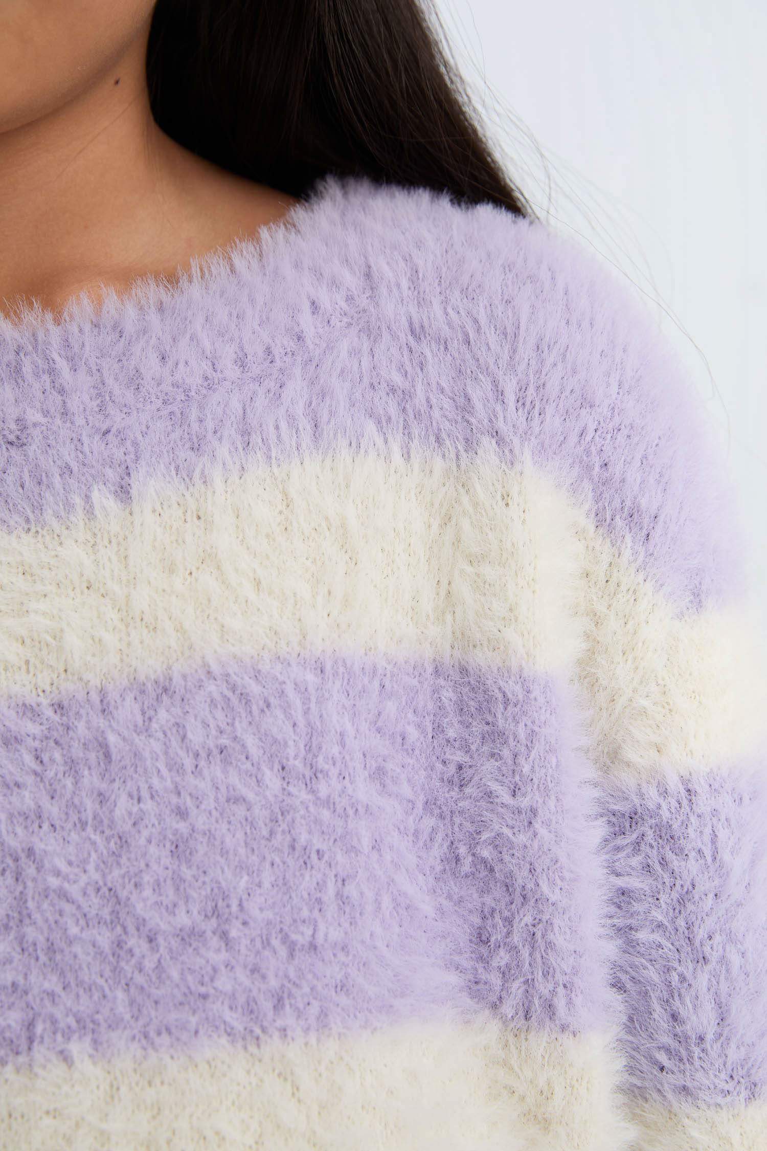 بلوفر قصة عادية برقبة مستديرة