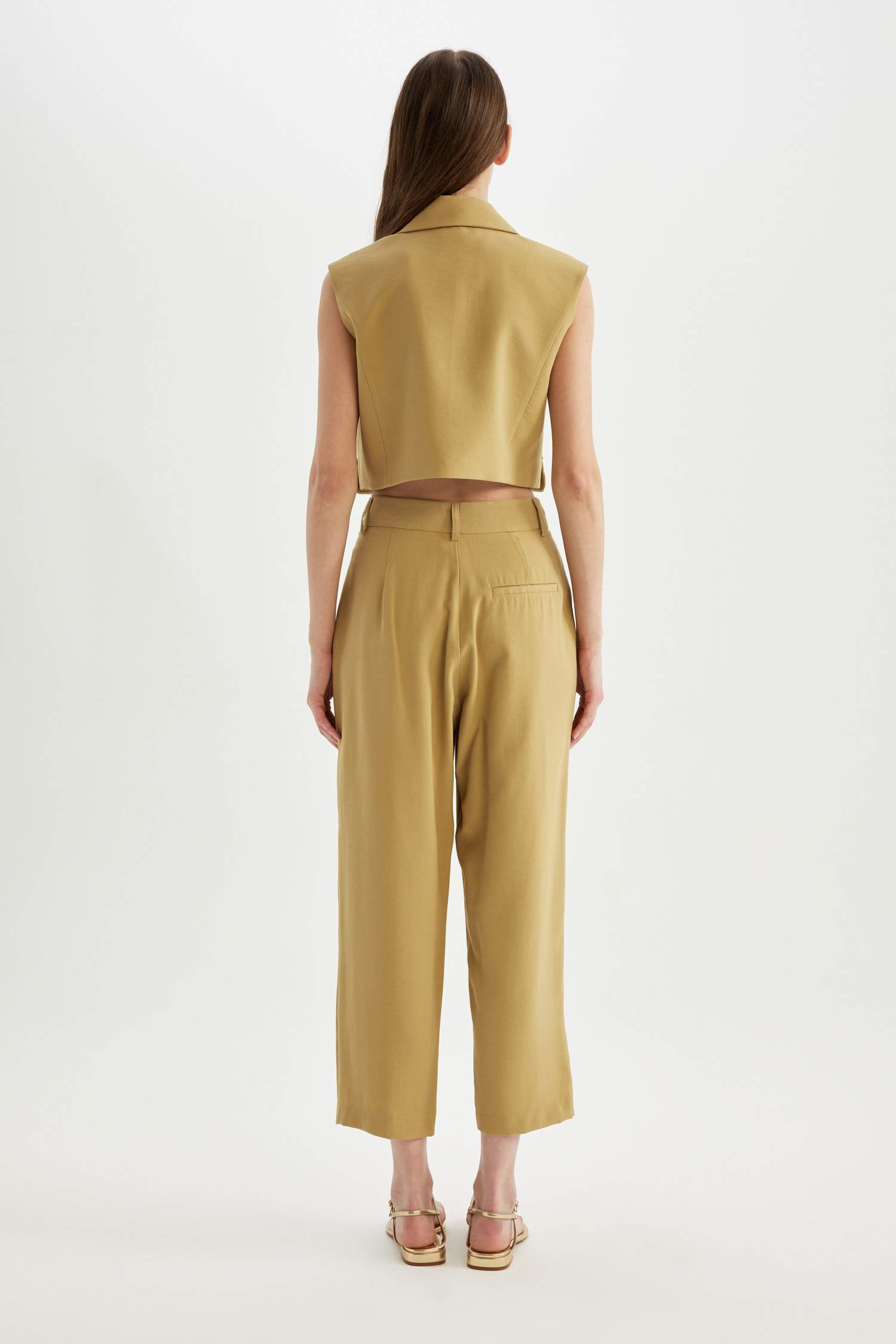 سروال ضيق بخصر عالي وجيوب