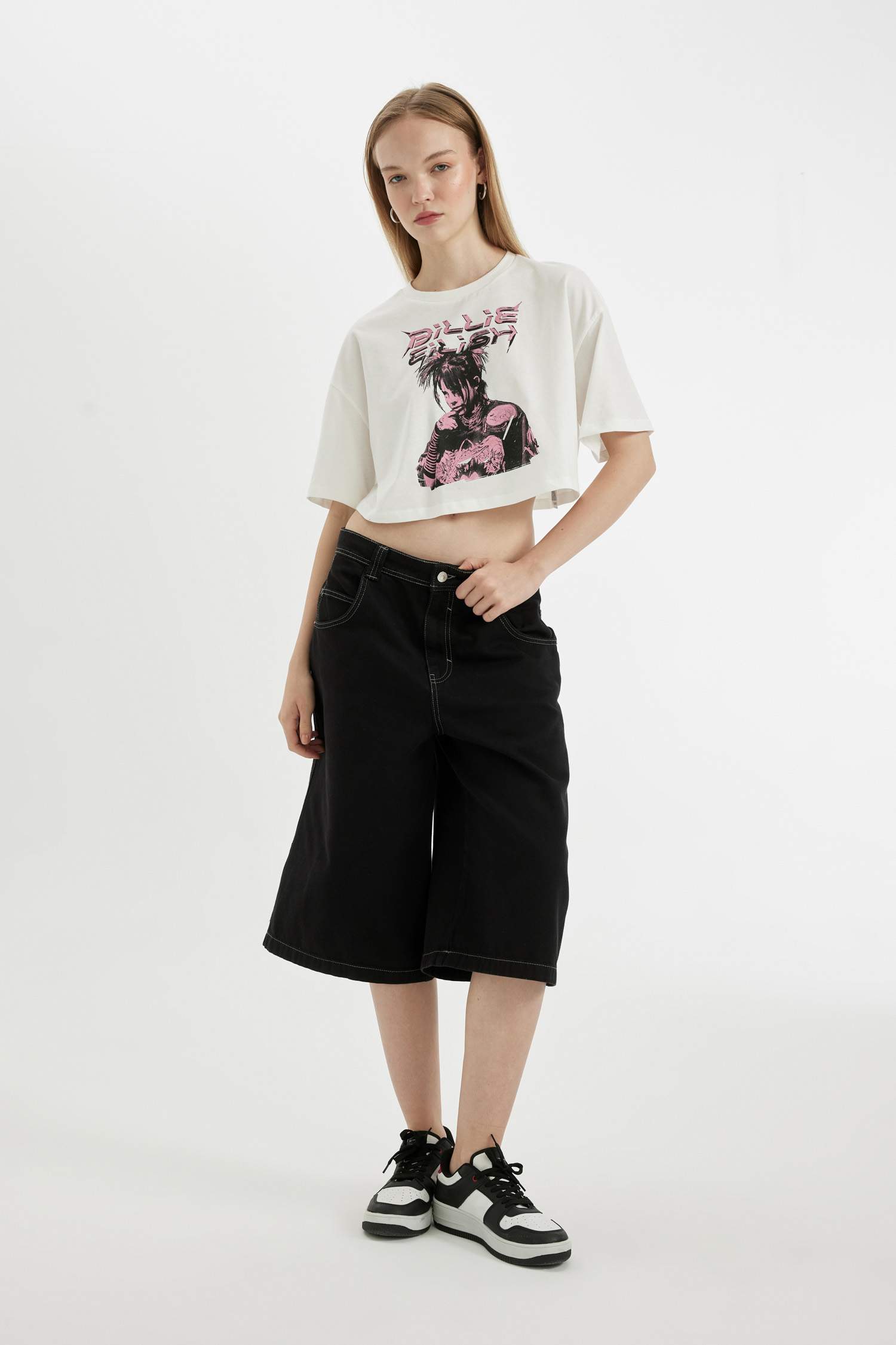 تيشيرت نص كم واسع مطبوع من بيلي إيليش