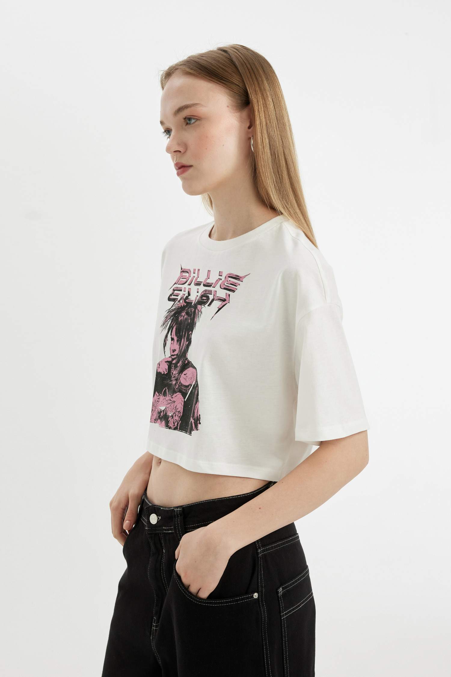 تيشيرت نص كم واسع مطبوع من بيلي إيليش