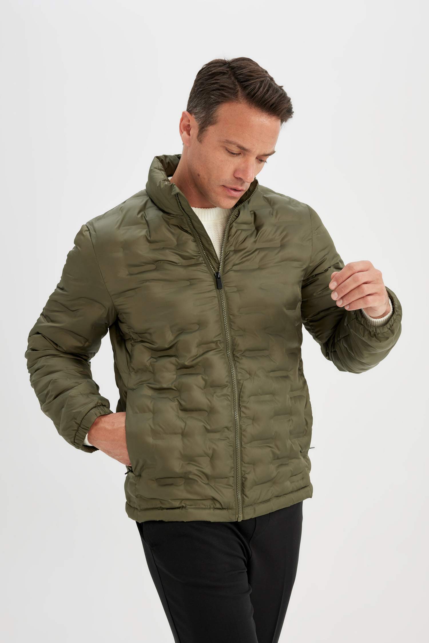 Su İtici Kapitone Slim Fit Dar Kesim Dik Yaka Astarlı Fermuarlı Cepli Kışlık Şişme Mont