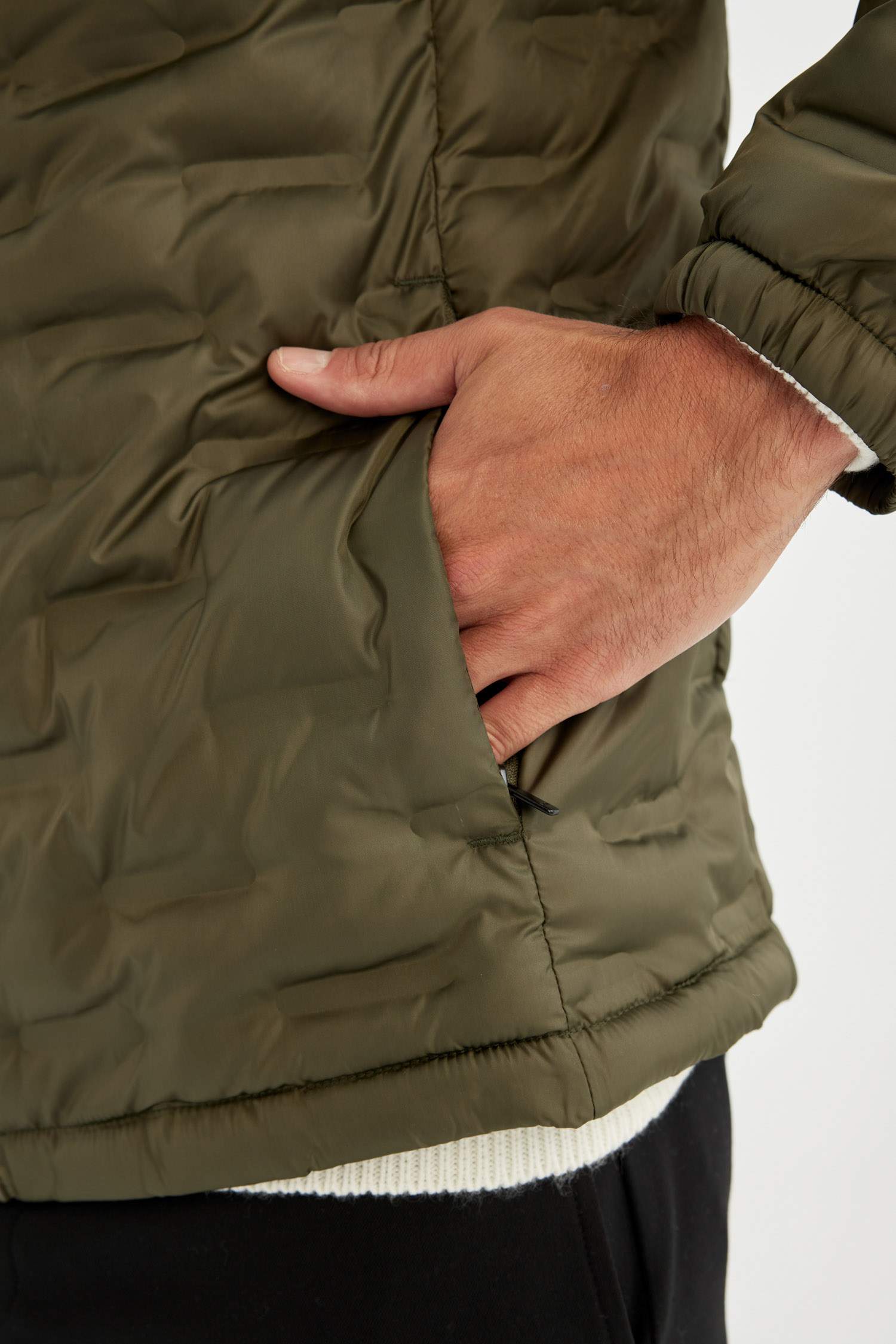 Su İtici Kapitone Slim Fit Dar Kesim Dik Yaka Astarlı Fermuarlı Cepli Kışlık Şişme Mont