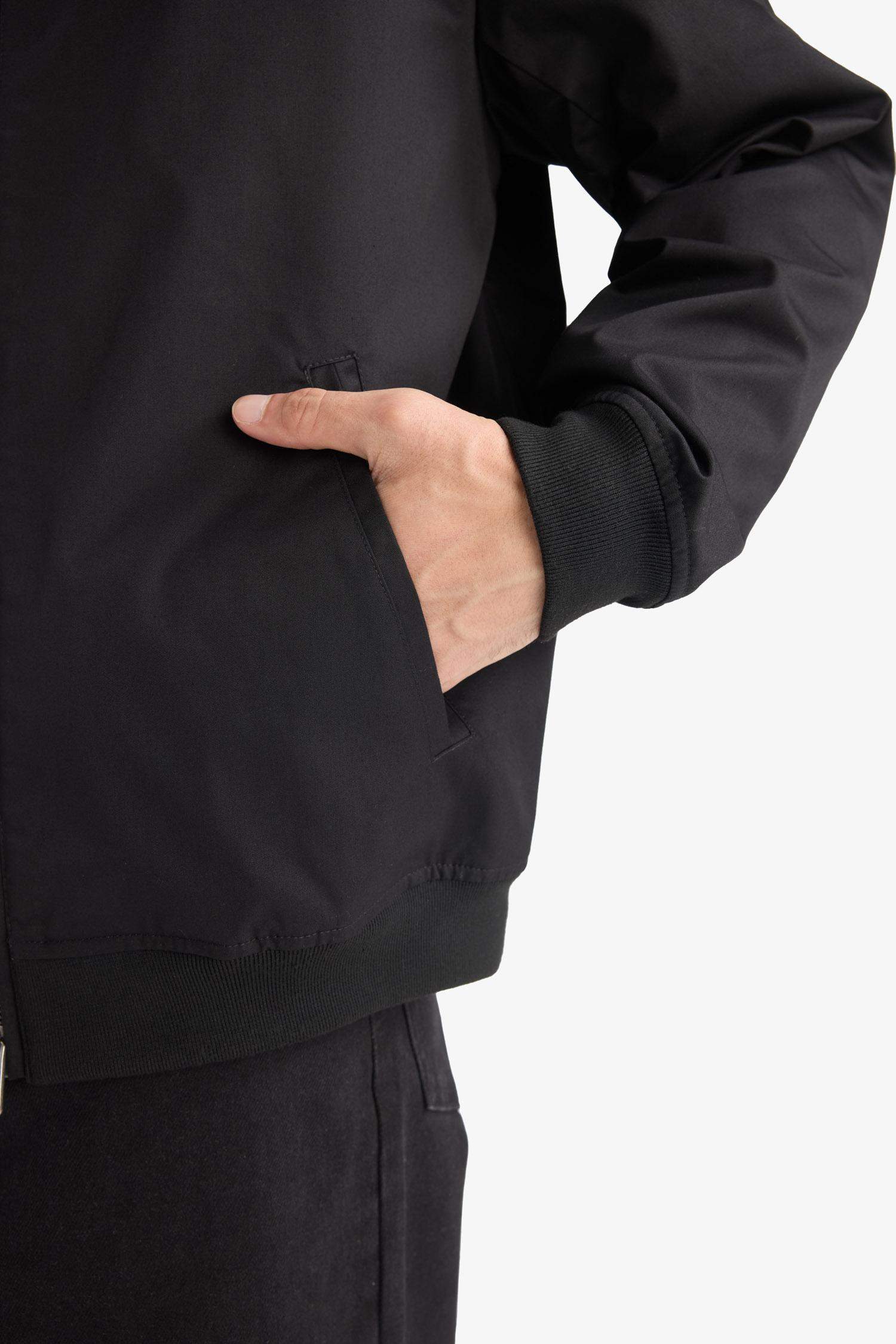 Slim Fit Dar Kesim Dik Yaka Astarlı Fermuarlı Cepli Mevsimlik Baharlık Mont