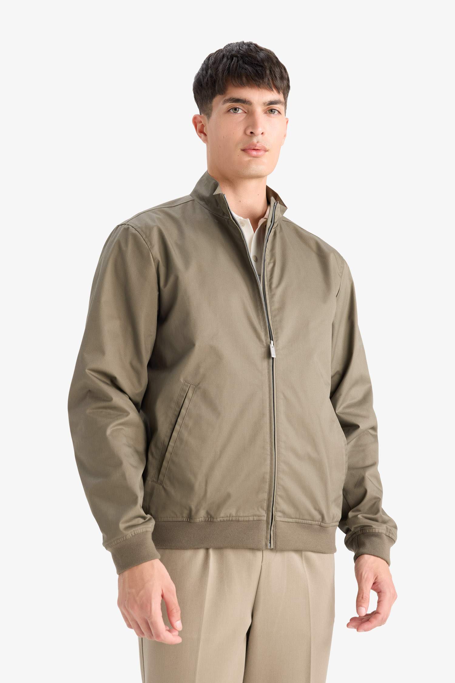 Slim Fit Dar Kesim Dik Yaka Astarlı Fermuarlı Cepli Mevsimlik Baharlık Mont