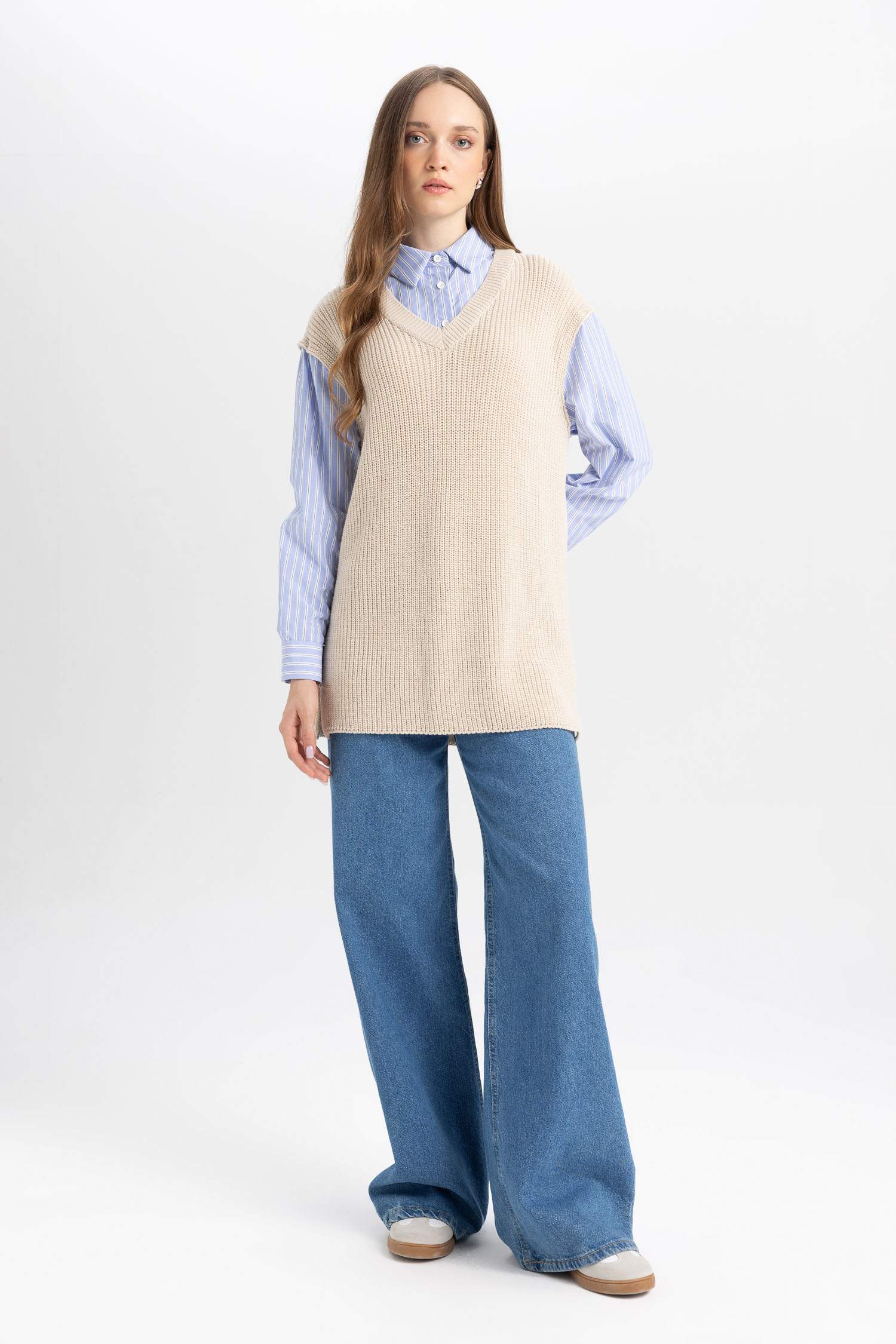 Regular Fit V Yaka Yandan Yırtmaçlı Triko Süveter Tunik