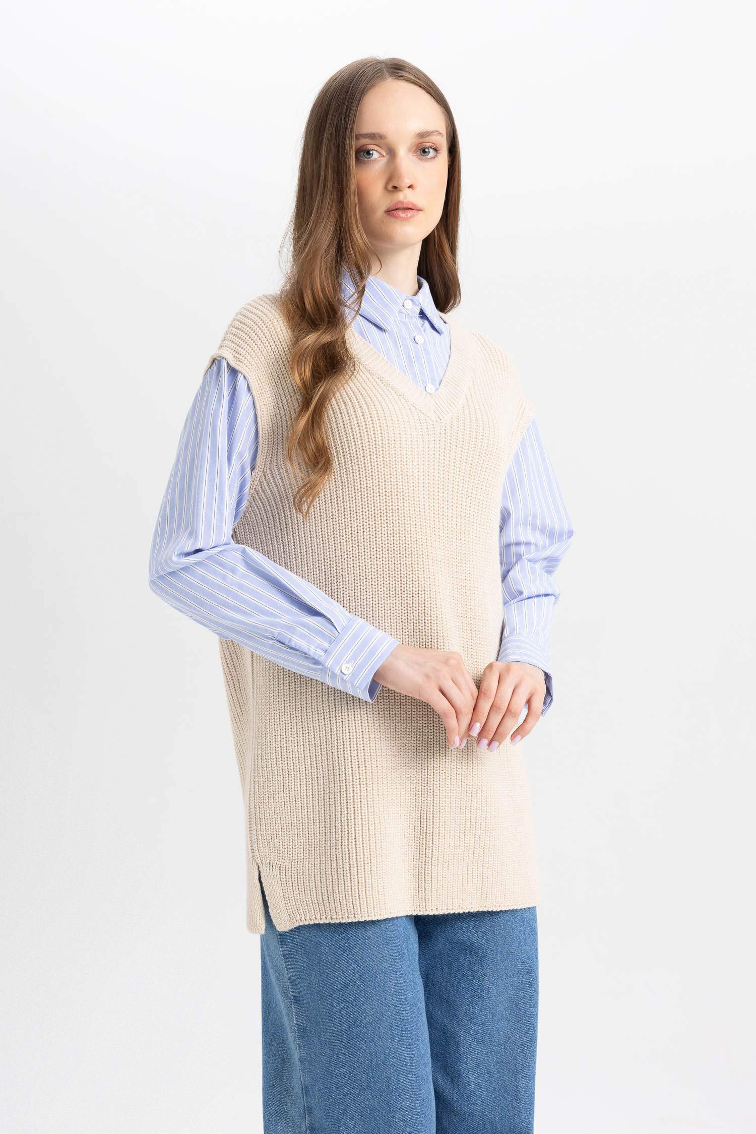 Regular Fit V Yaka Yandan Yırtmaçlı Triko Süveter Tunik