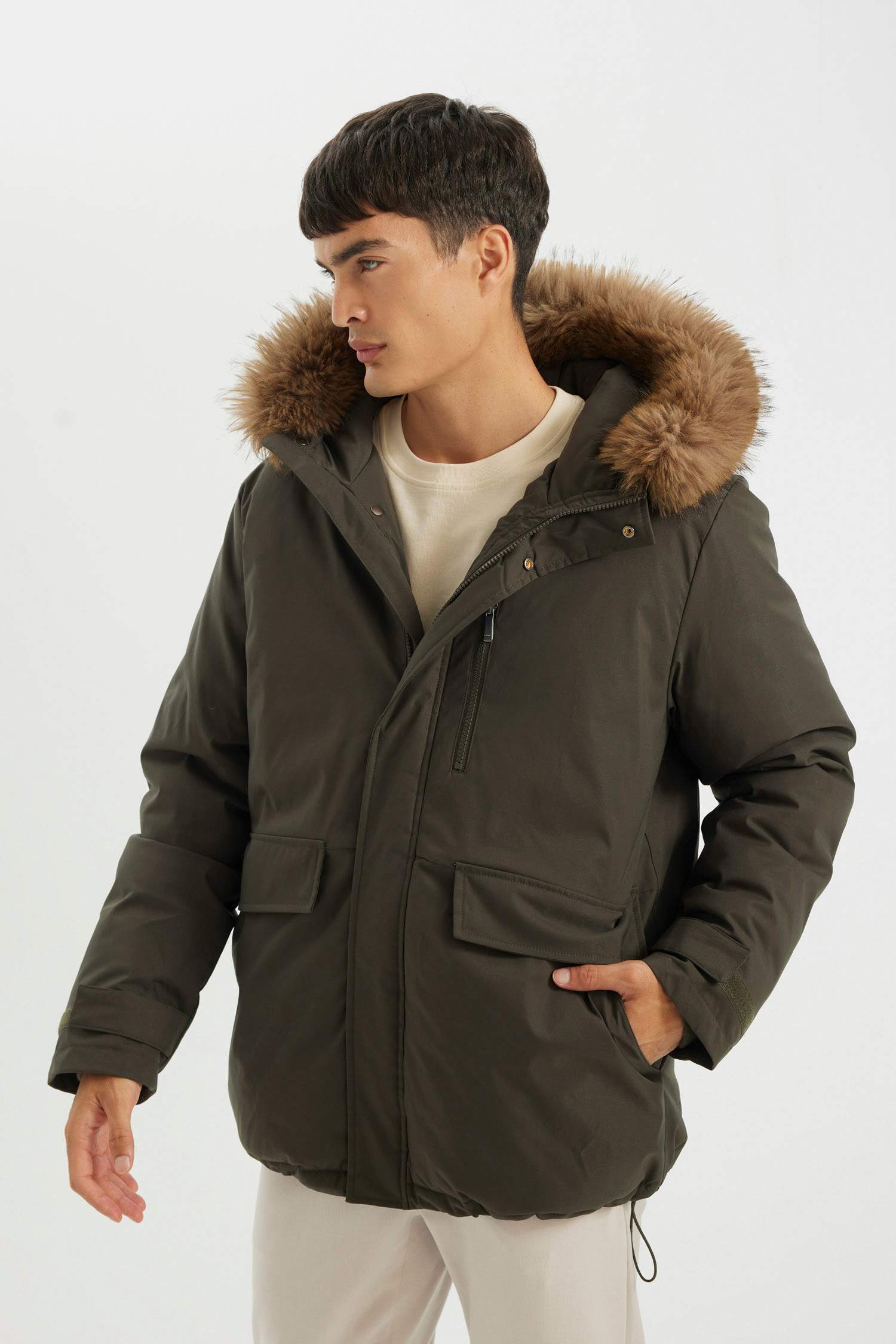 Regular Fit Kapüşonlu Fermuarlı Cepli Kürklü Mont Parka