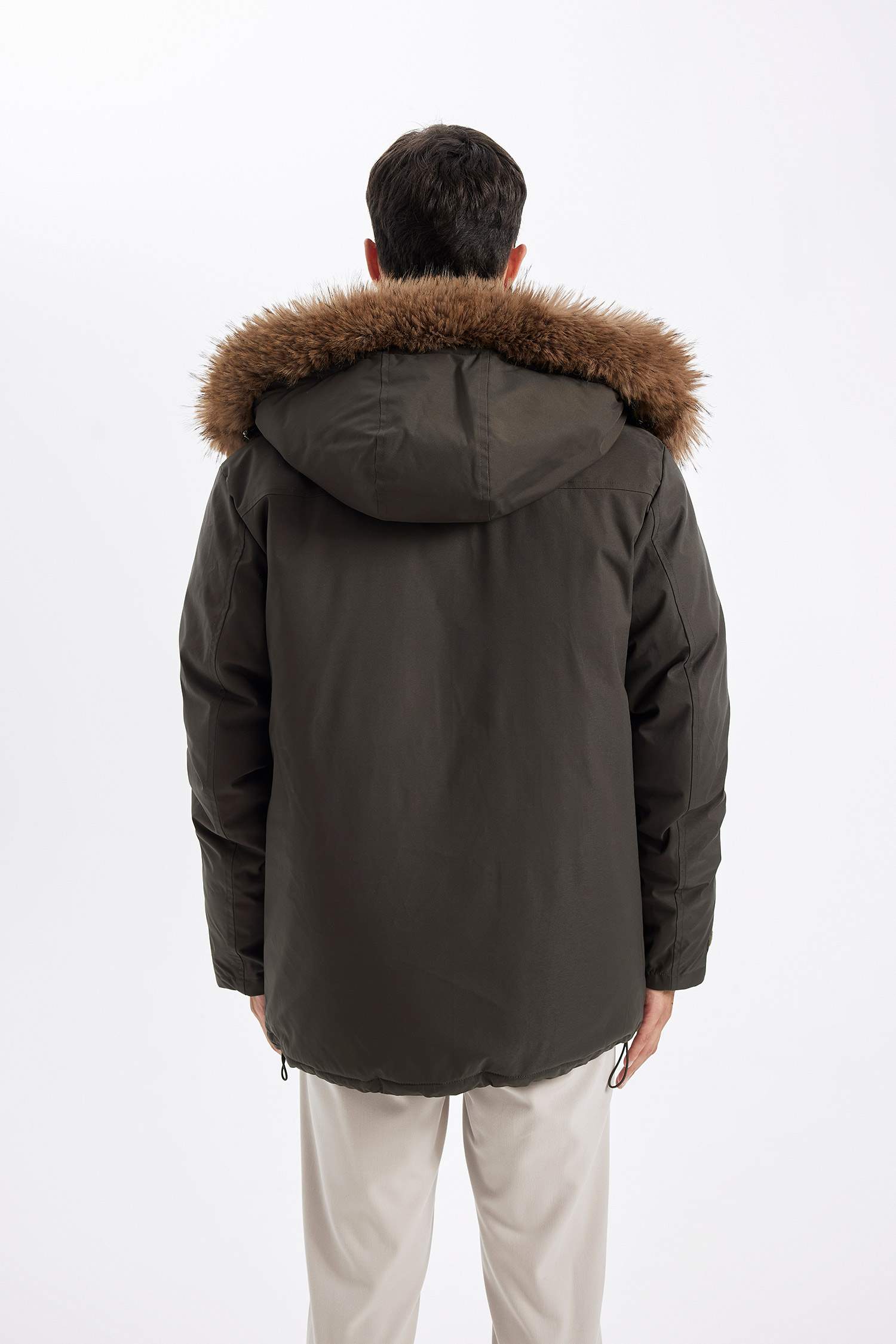 Regular Fit Kapüşonlu Fermuarlı Cepli Kürklü Mont Parka