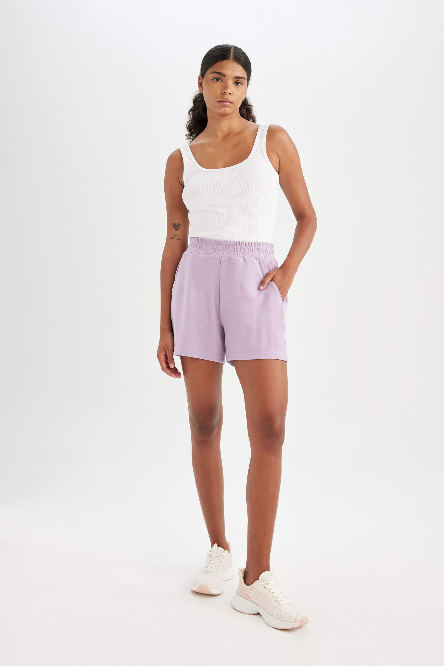 شورت قصير رياضي قصة عادية من DeFactoFit