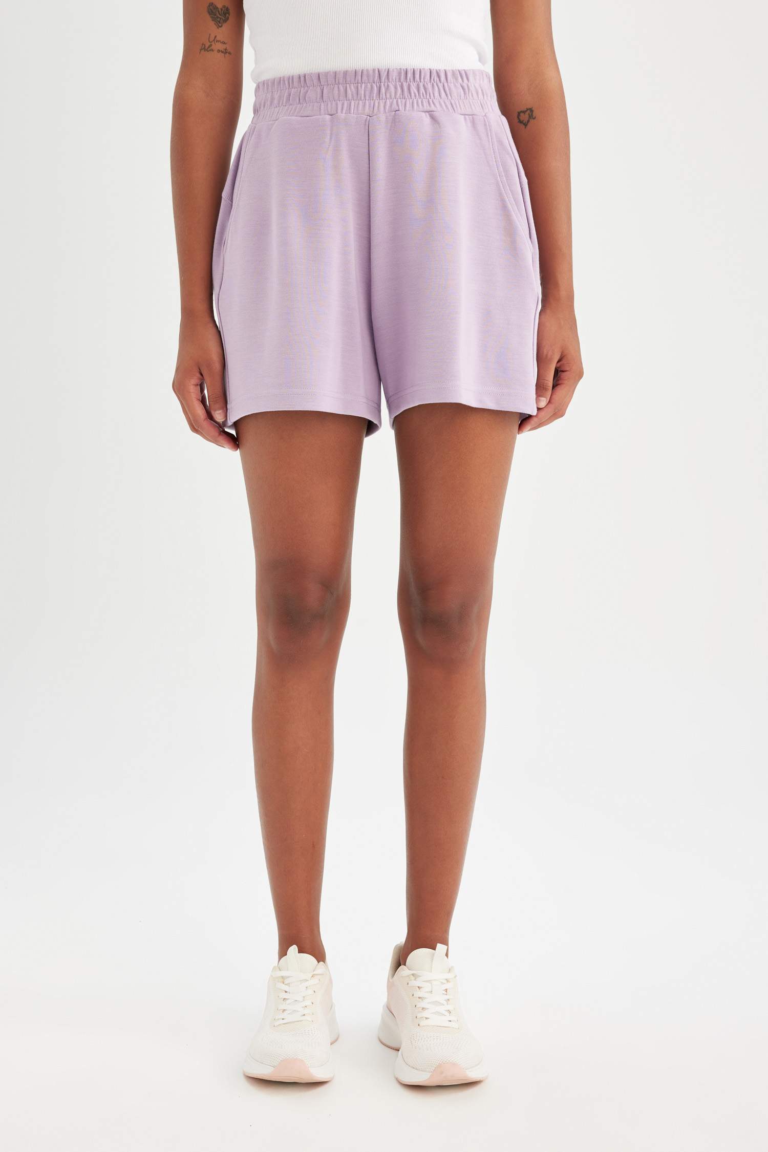 شورت قصير رياضي قصة عادية من DeFactoFit