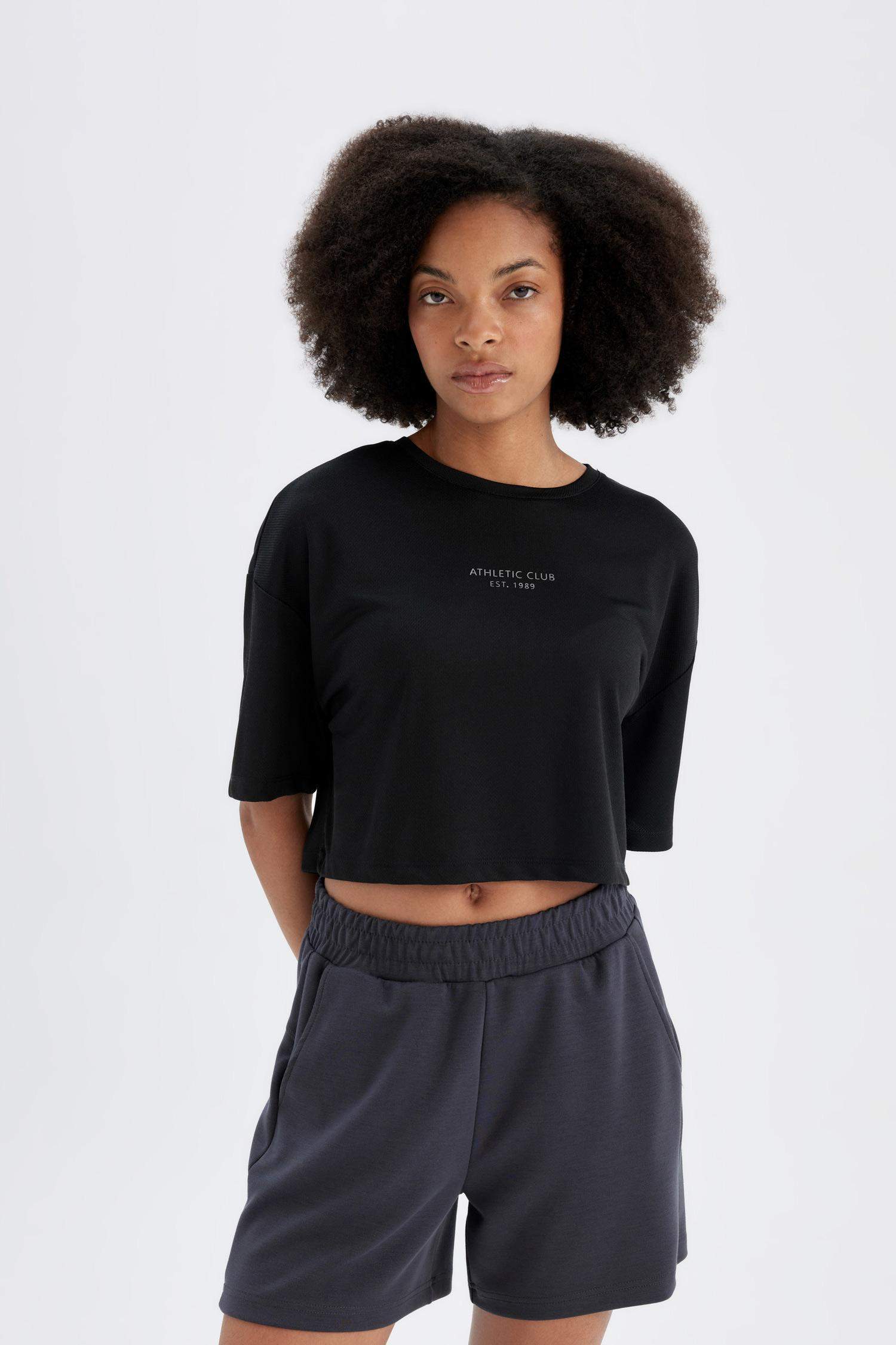 تيشيرت رياضي اوفر سايز نص ردن بطبعة شعار من DeFactoFit