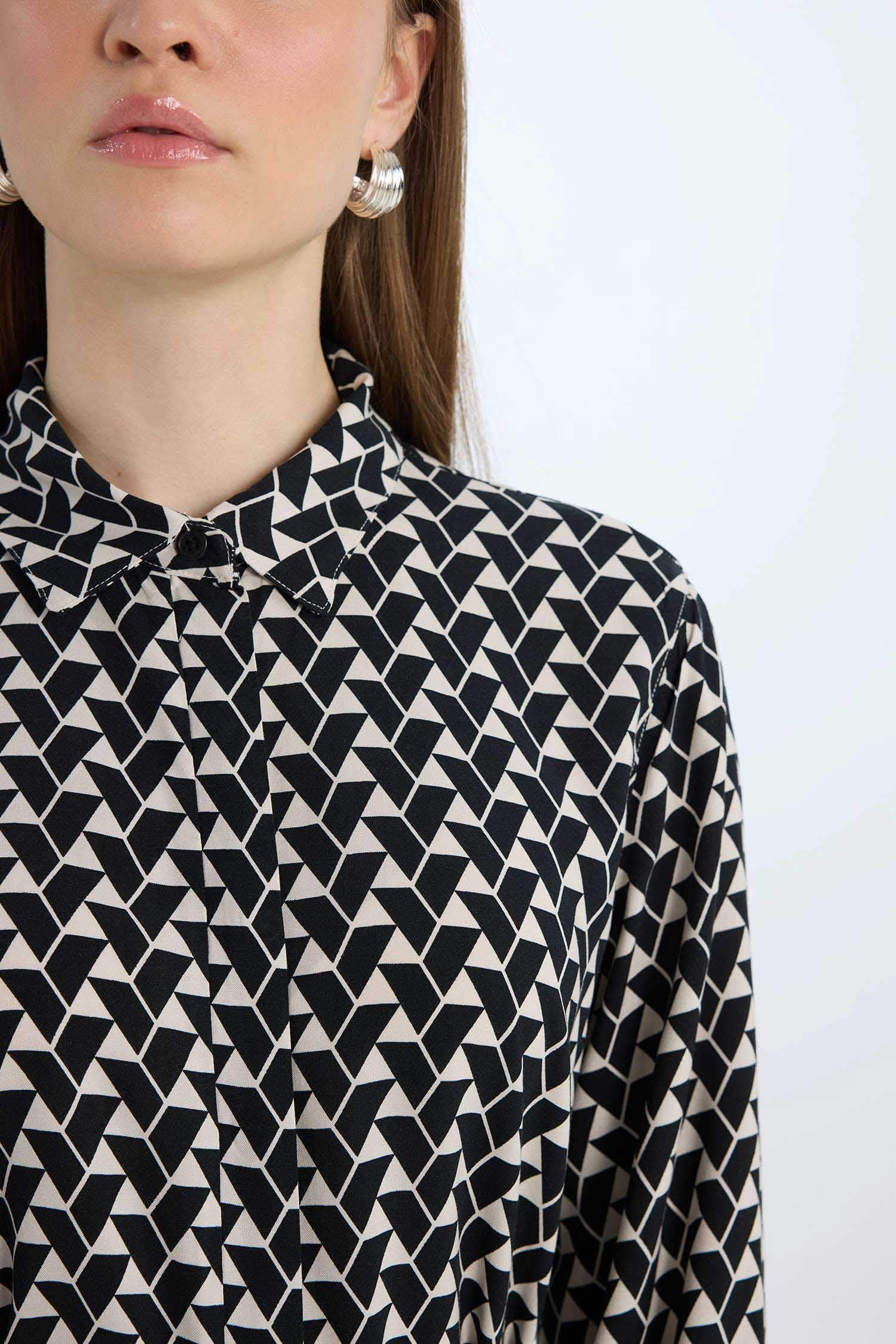 قميص ردن طويل مطبوع بحزام وقصة عادية