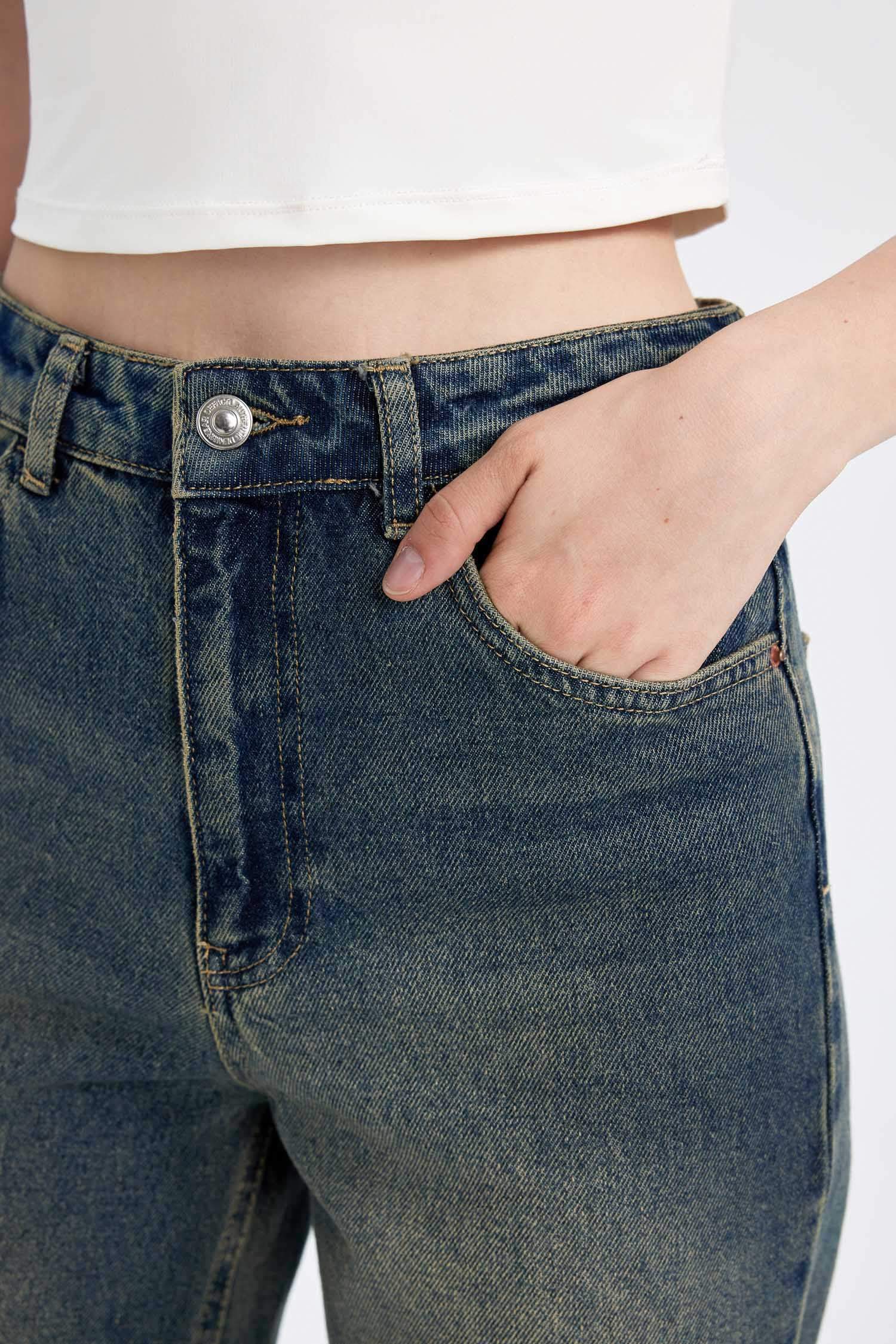 90's Wide Leg Fit High Waist Washed Jeans