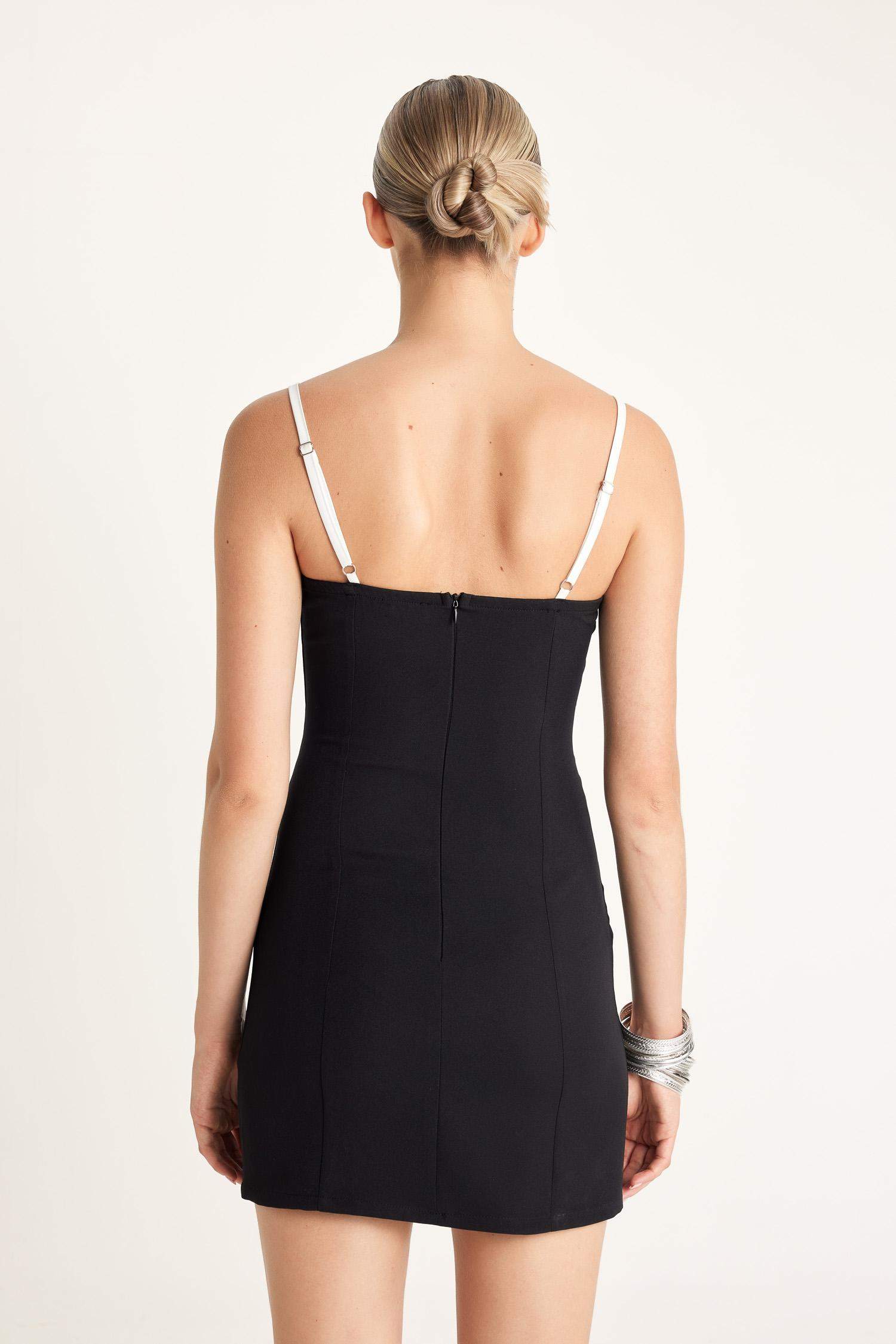 فستان قصير اسود بوديكون بحمالات