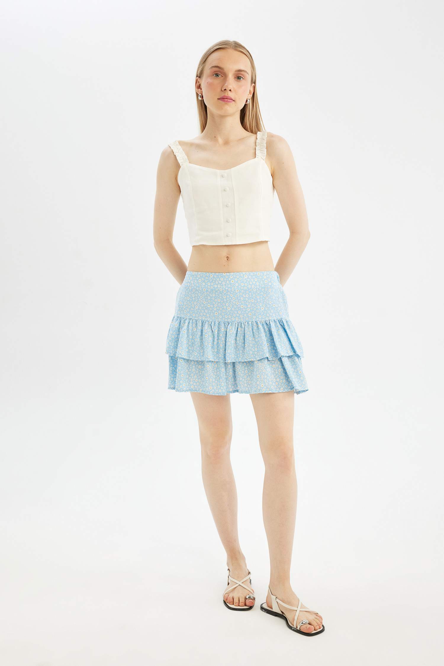 تنورة قصيرة مطبوعة بخصر عالي