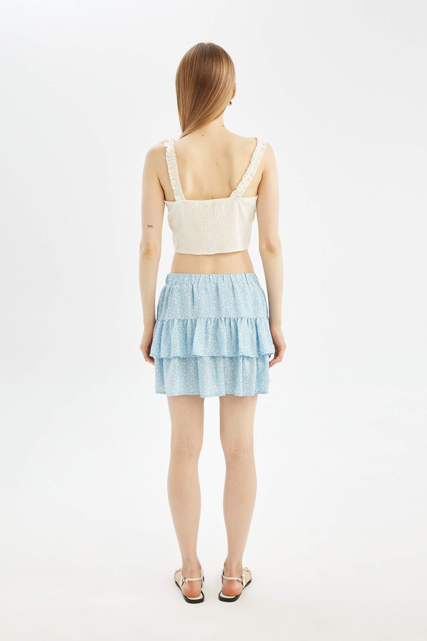 تنورة قصيرة مطبوعة بخصر عالي