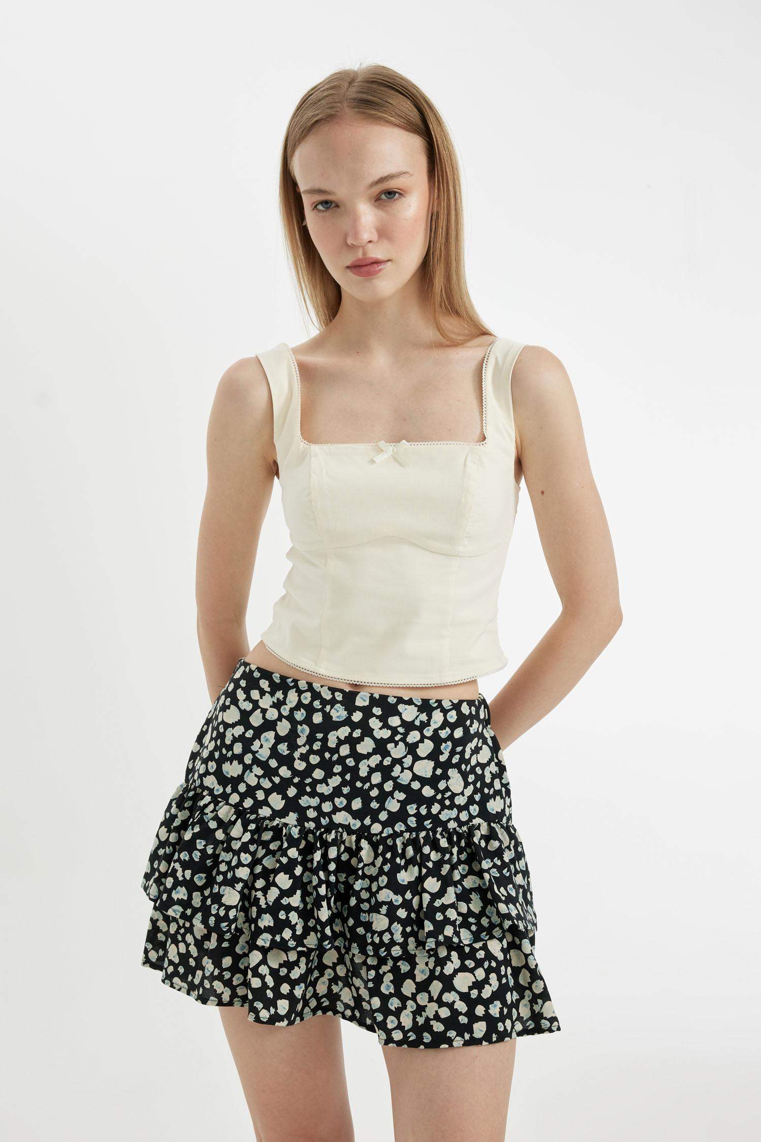 تنورة قصيرة مطبوع منسوج بخصر عالي