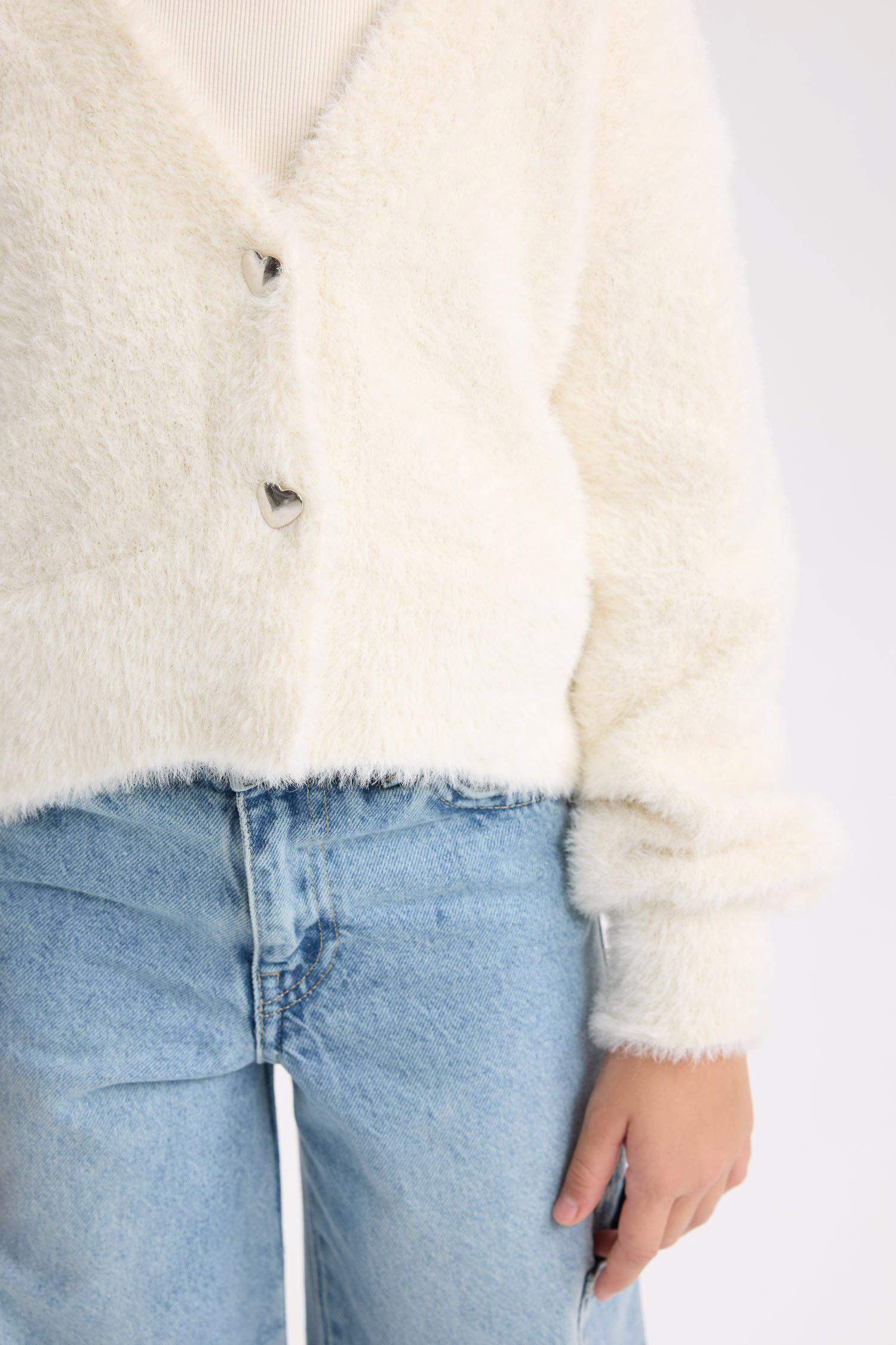 بلوفر قصة عادية برقبة V