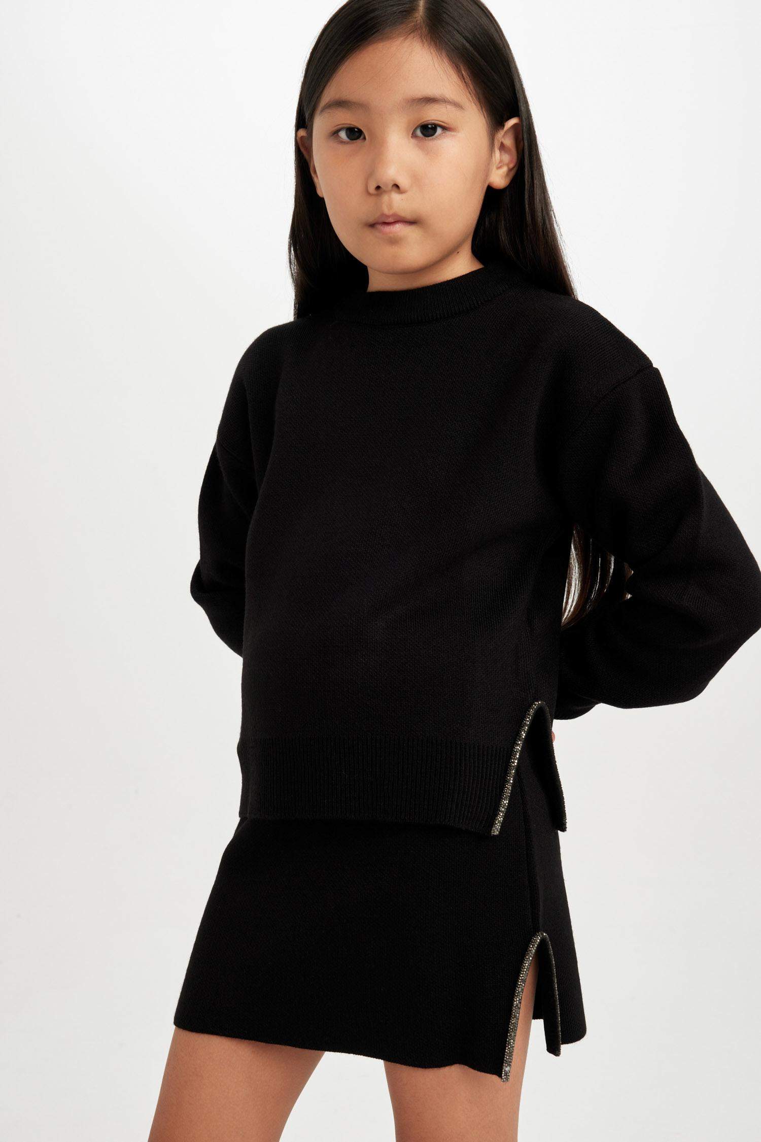 Girl Black Crew Neck Slit Knitted Pullover