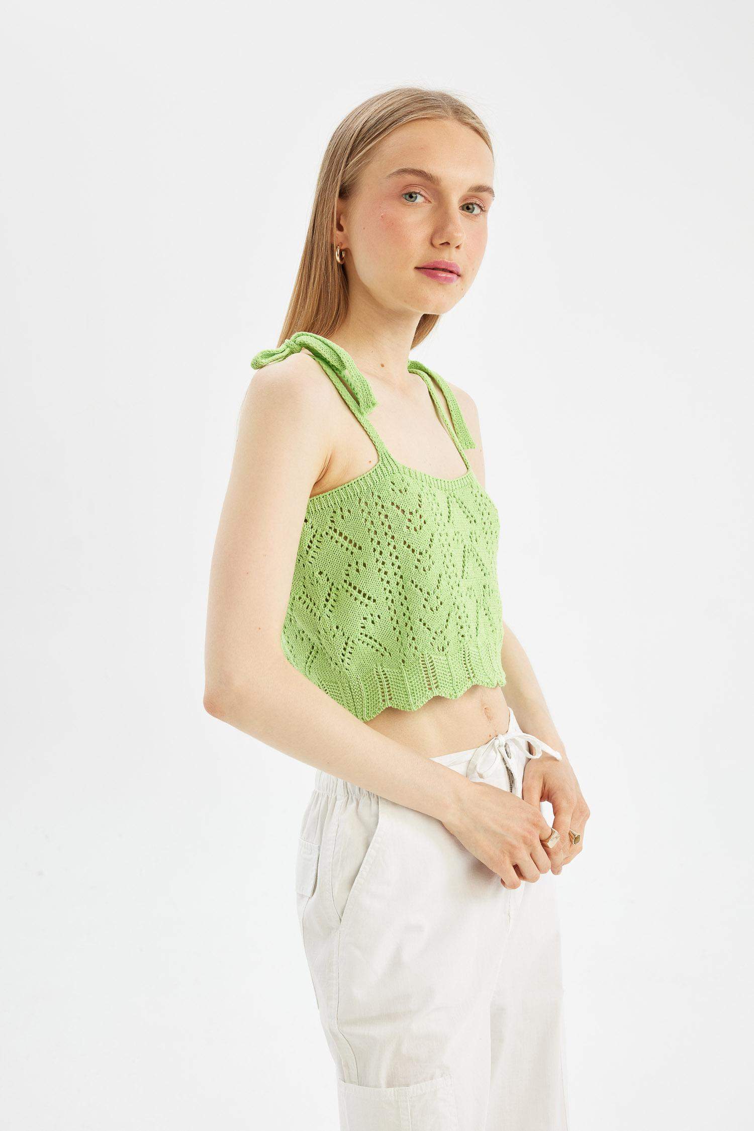 Slim Fit Square Collar Strap Crochet Crop Top