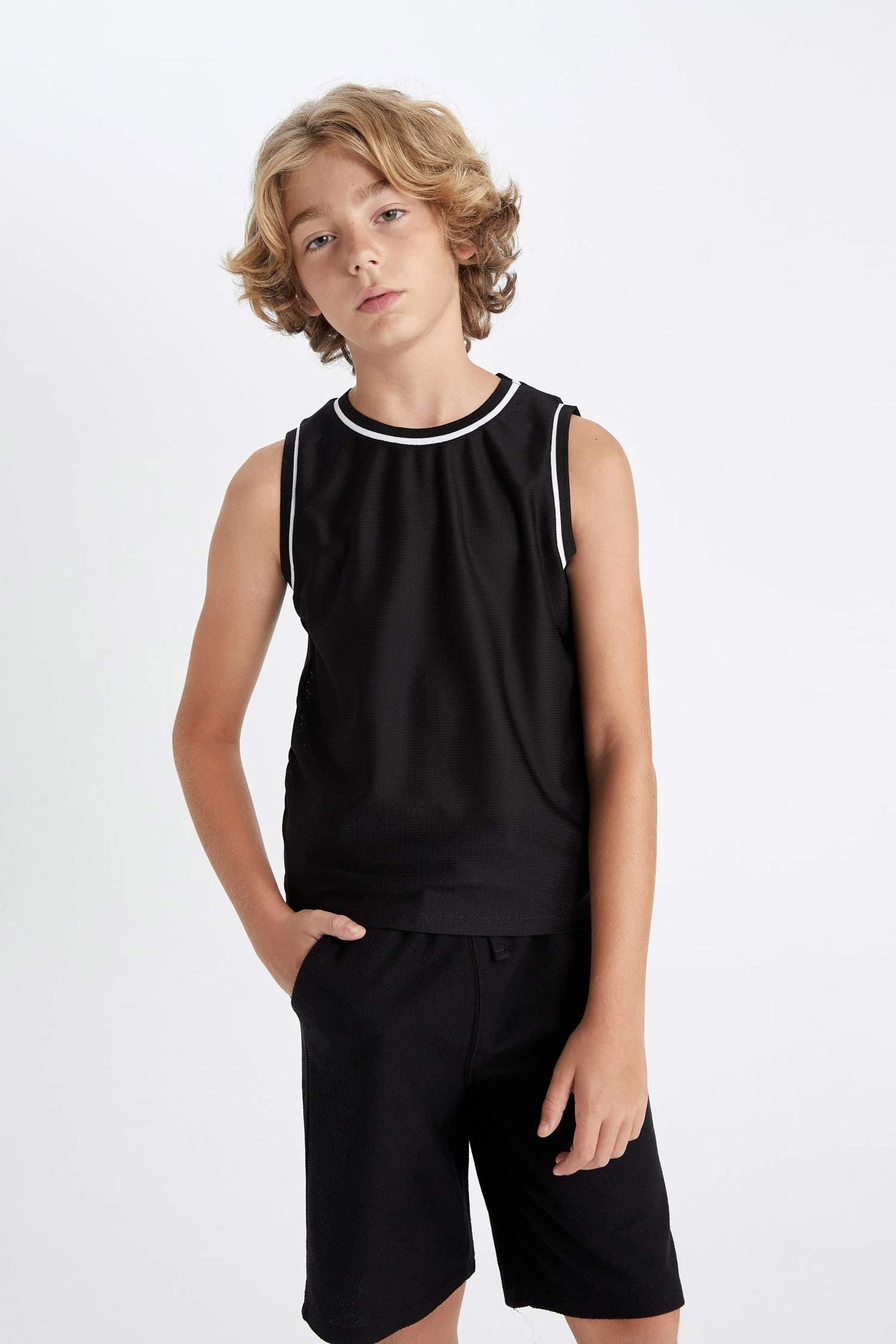 Boy Crew Neck Sleevless T-Shirt