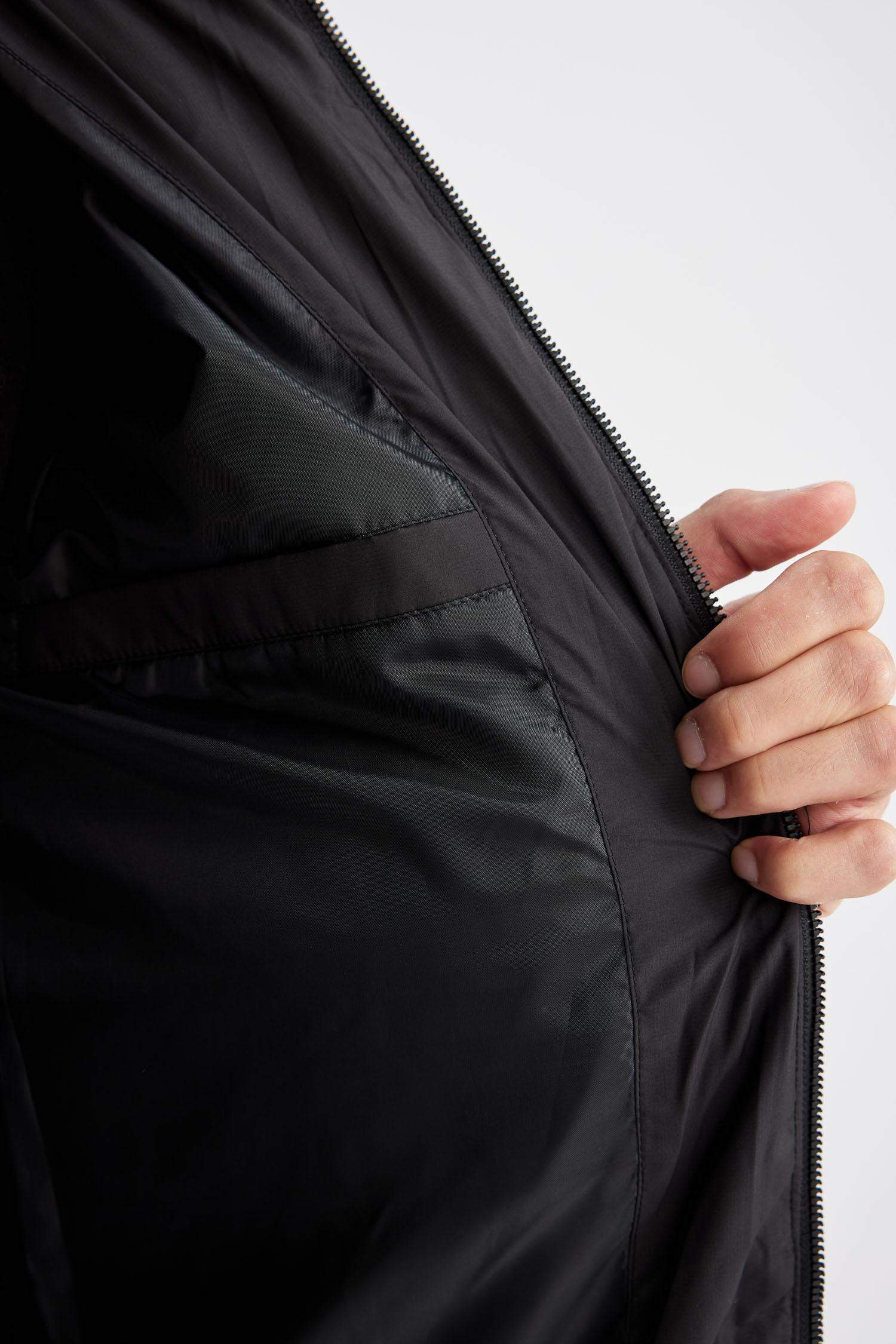 Su İtici Rüzgar Geçirmez Slim Fit Dar Kesim Dik Yaka Astarlı Fermuarlı Cepli Kışlık Şişme Mont