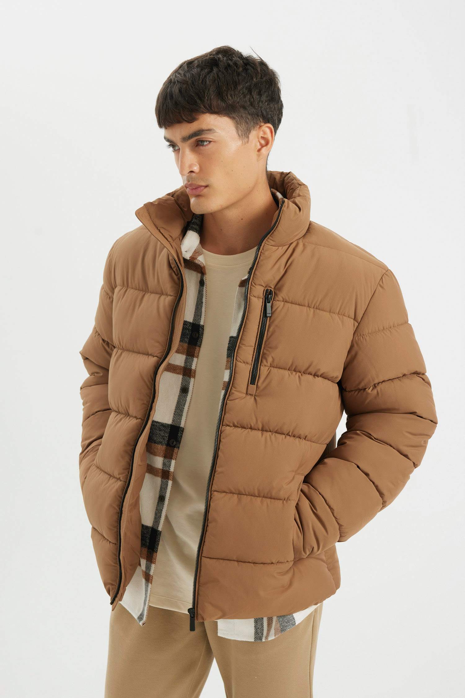 Su İtici Rüzgar Geçirmez Slim Fit Dar Kesim Dik Yaka Astarlı Fermuarlı Cepli Kışlık Şişme Mont