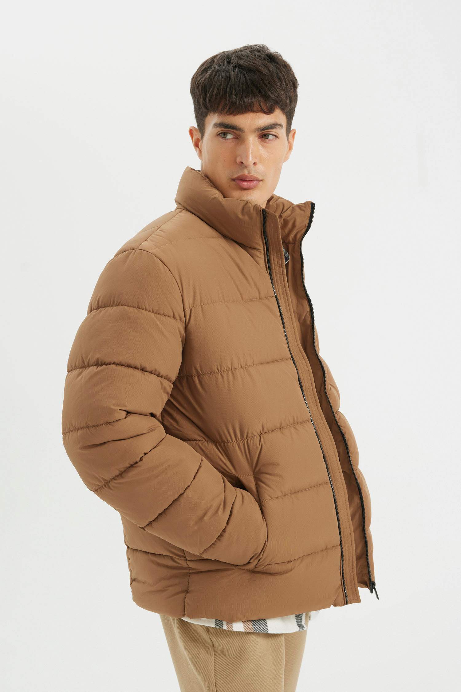 Su İtici Rüzgar Geçirmez Slim Fit Dar Kesim Dik Yaka Astarlı Fermuarlı Cepli Kışlık Şişme Mont