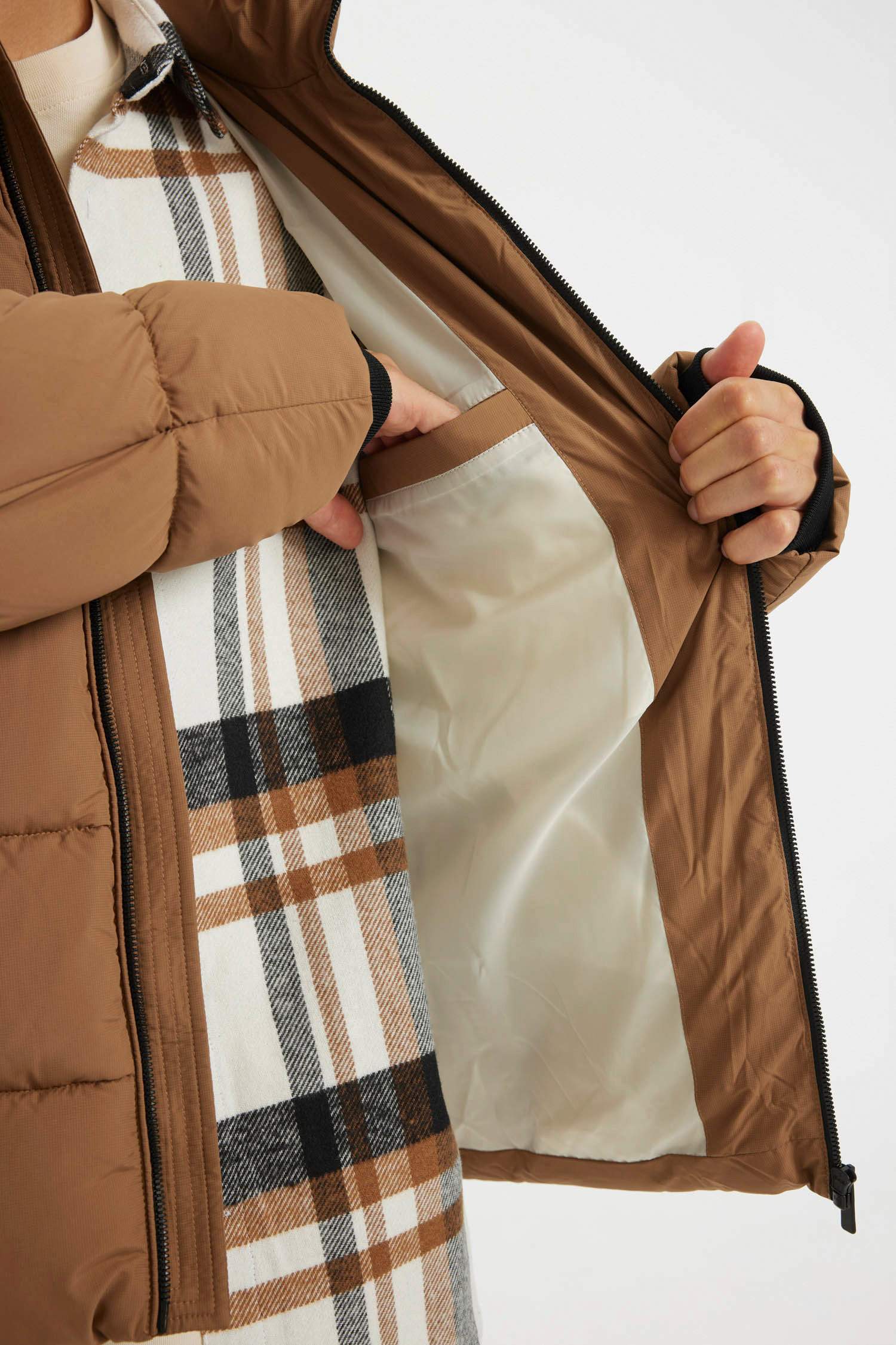 Su İtici Rüzgar Geçirmez Slim Fit Dar Kesim Dik Yaka Astarlı Fermuarlı Cepli Kışlık Şişme Mont