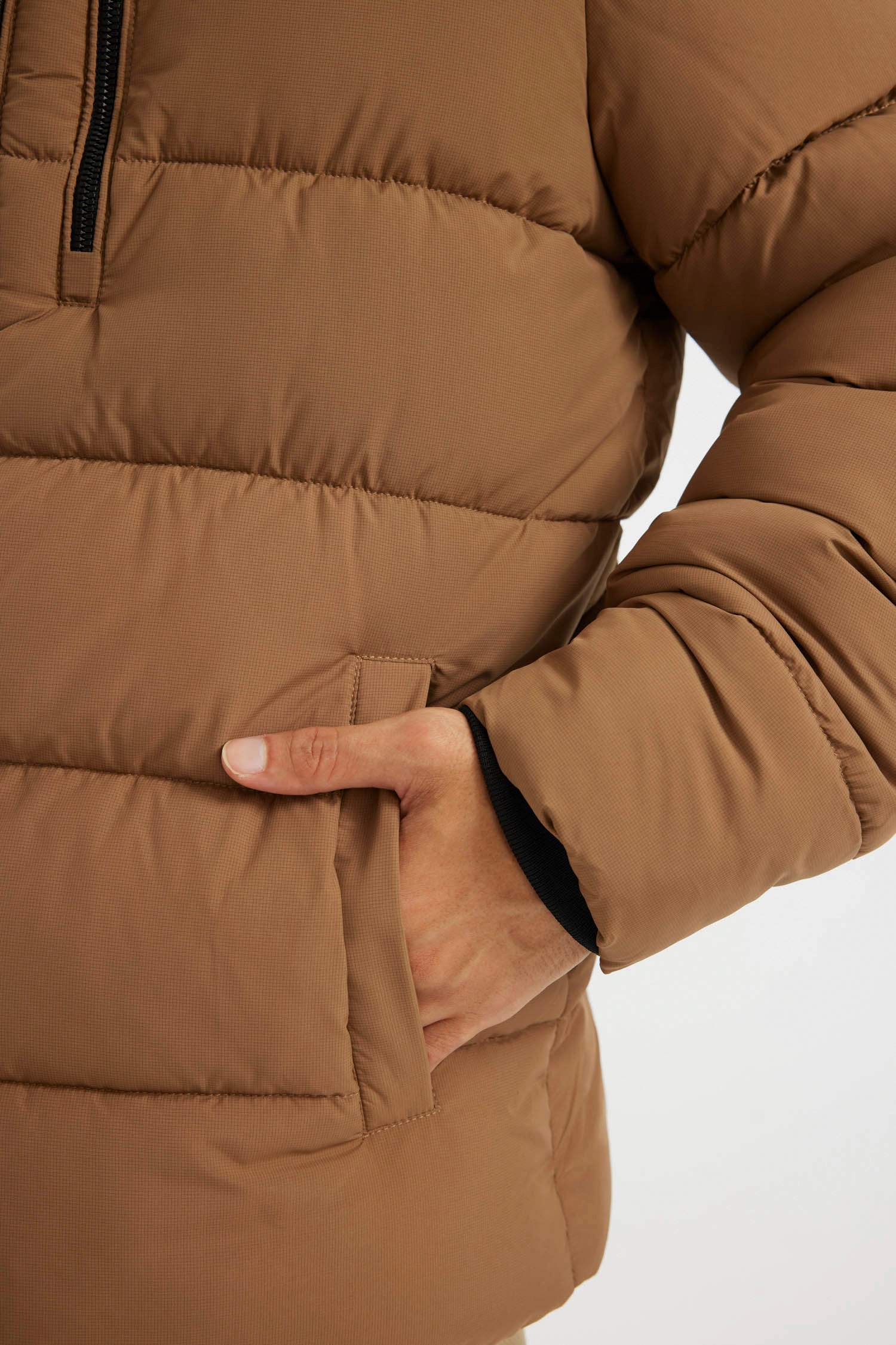 Su İtici Rüzgar Geçirmez Slim Fit Dar Kesim Dik Yaka Astarlı Fermuarlı Cepli Kışlık Şişme Mont