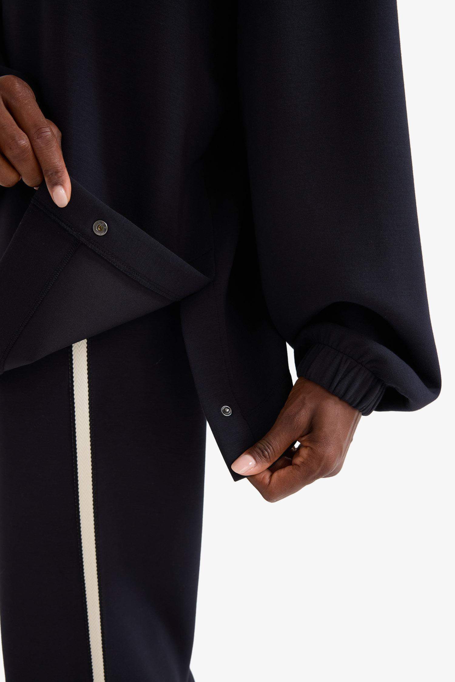 سويت شيرت قصة طويلة بياقة عالية