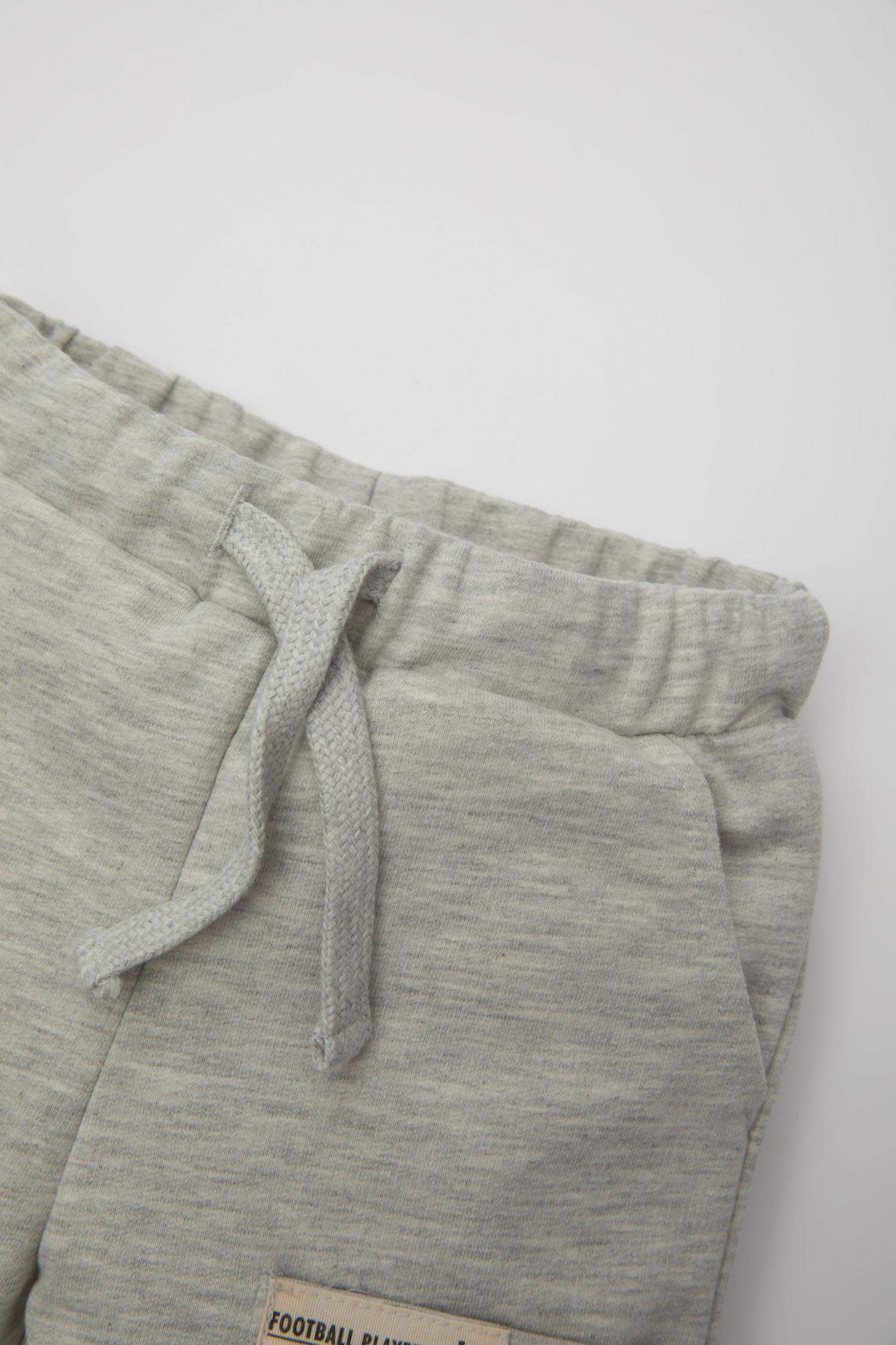 Regular Fit Elastic Band Shorts