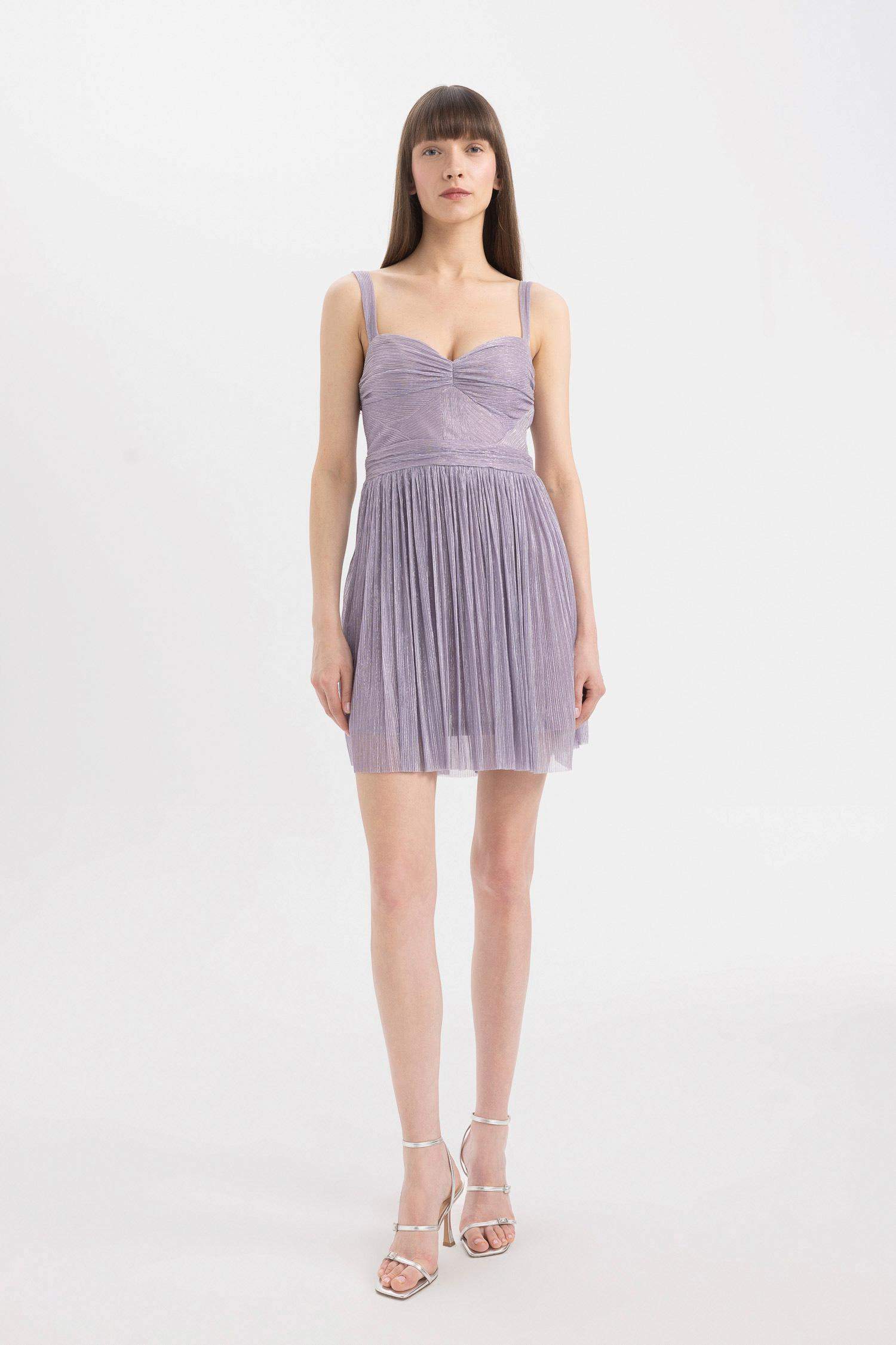 فستان قصير نص ردن بياخة قلب بحمالات