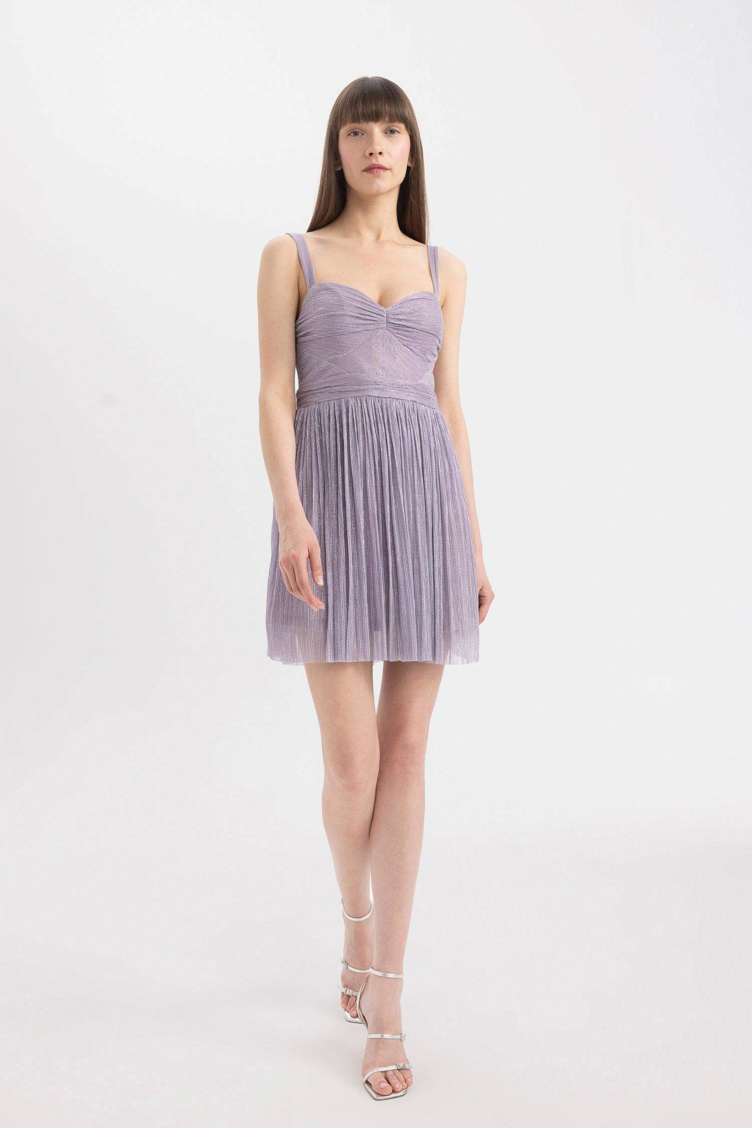 فستان قصير نص ردن بياخة قلب بحمالات