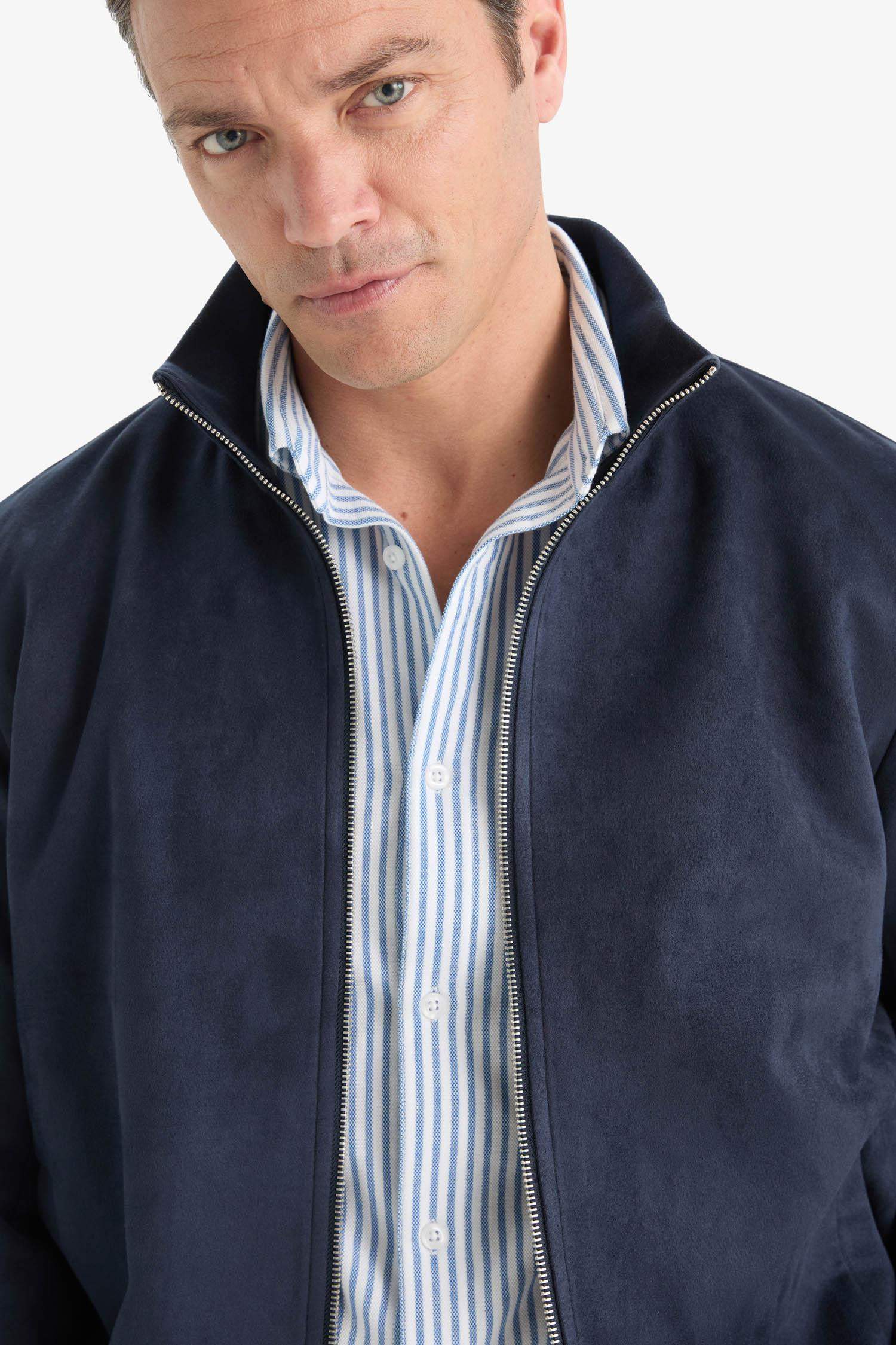 جاكيت دودون سليم فيت بياقة عالية