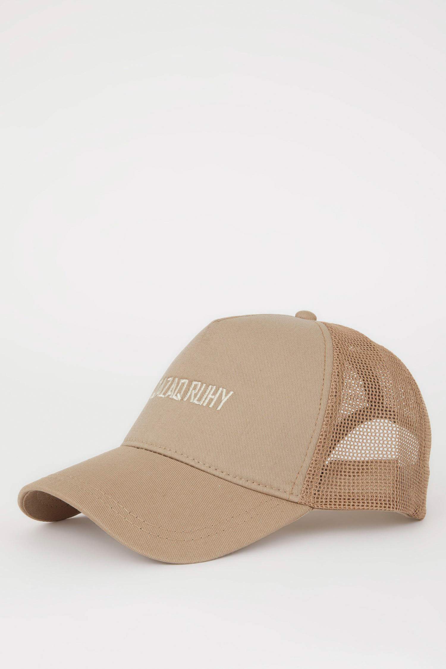 Кепкас принтом для мужчин