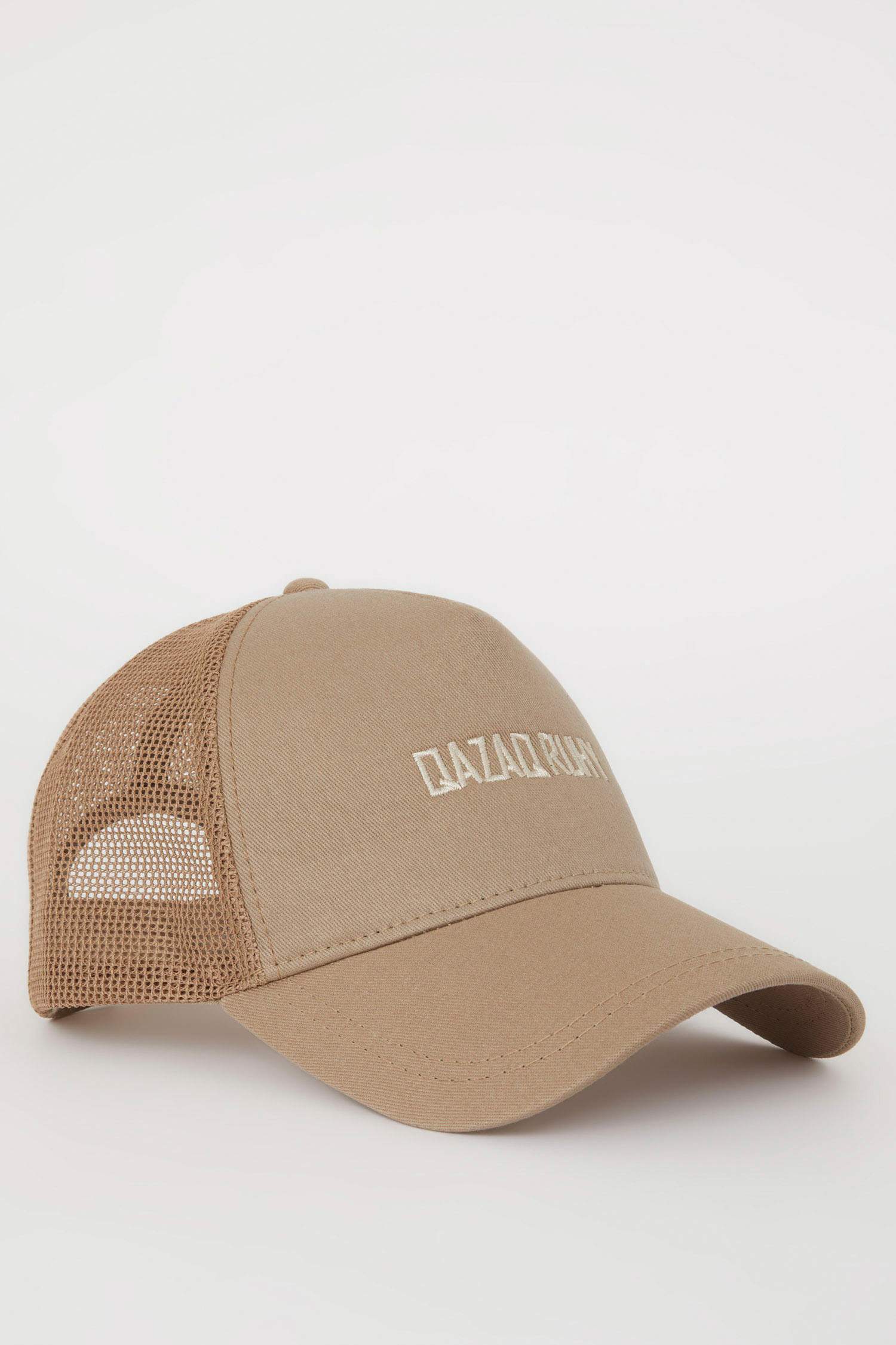 Кепкас принтом для мужчин