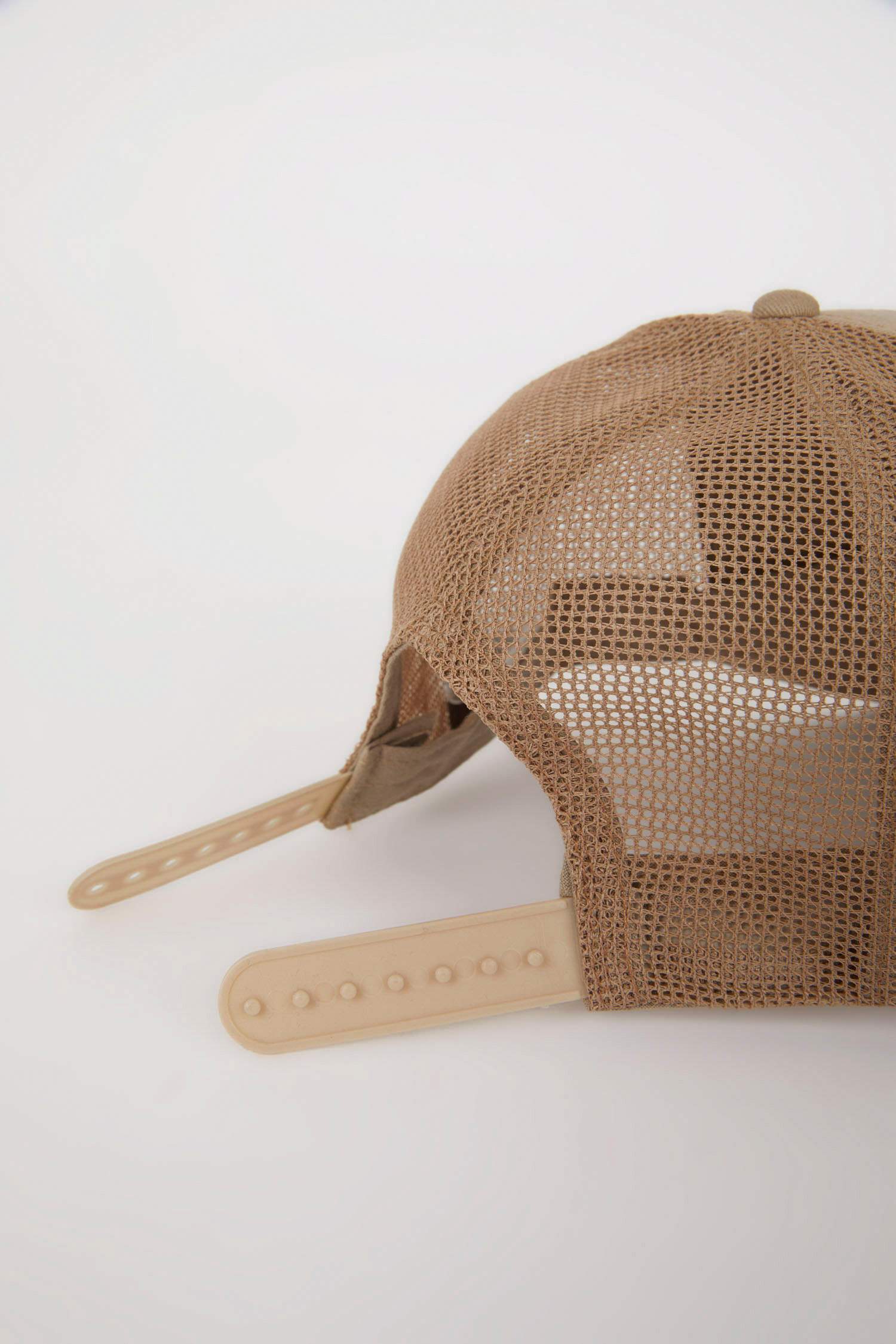 Кепкас принтом для мужчин