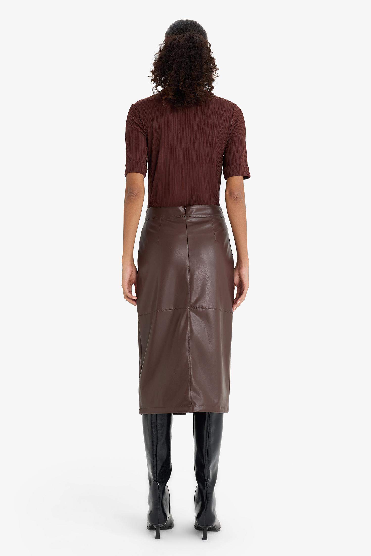 تنورة ميدي بنسل جلد صناعي بخصر عالي