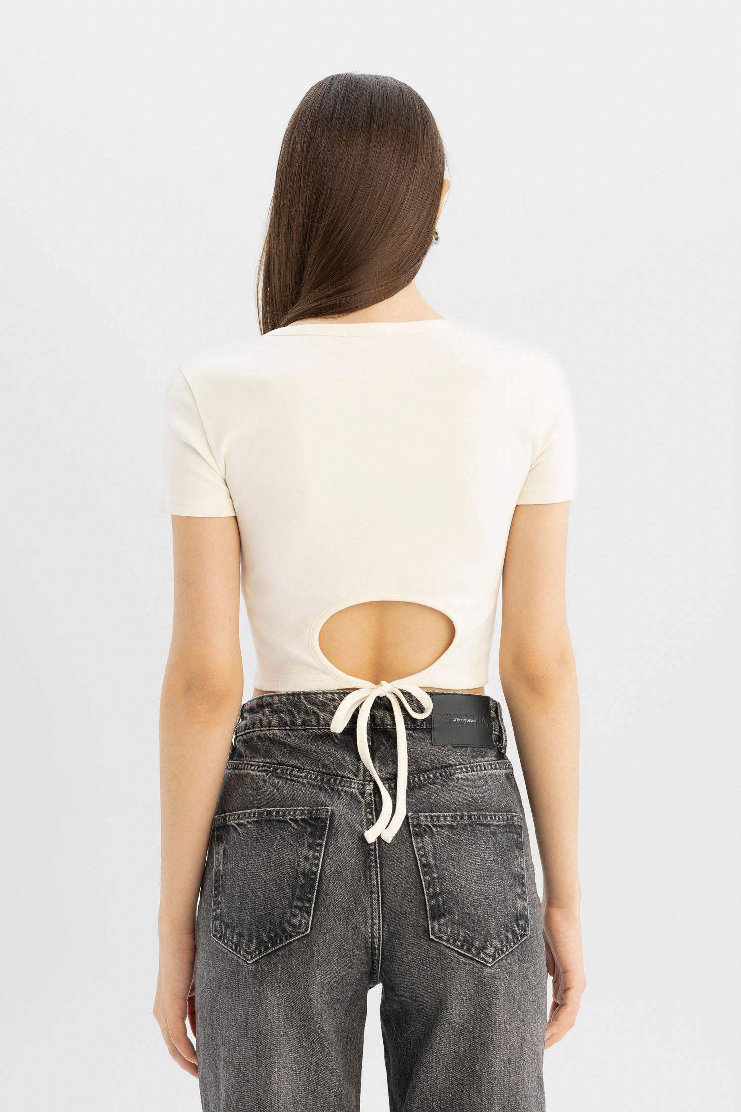 تيشيرت نص ردن مخصر بياخة مستديرة