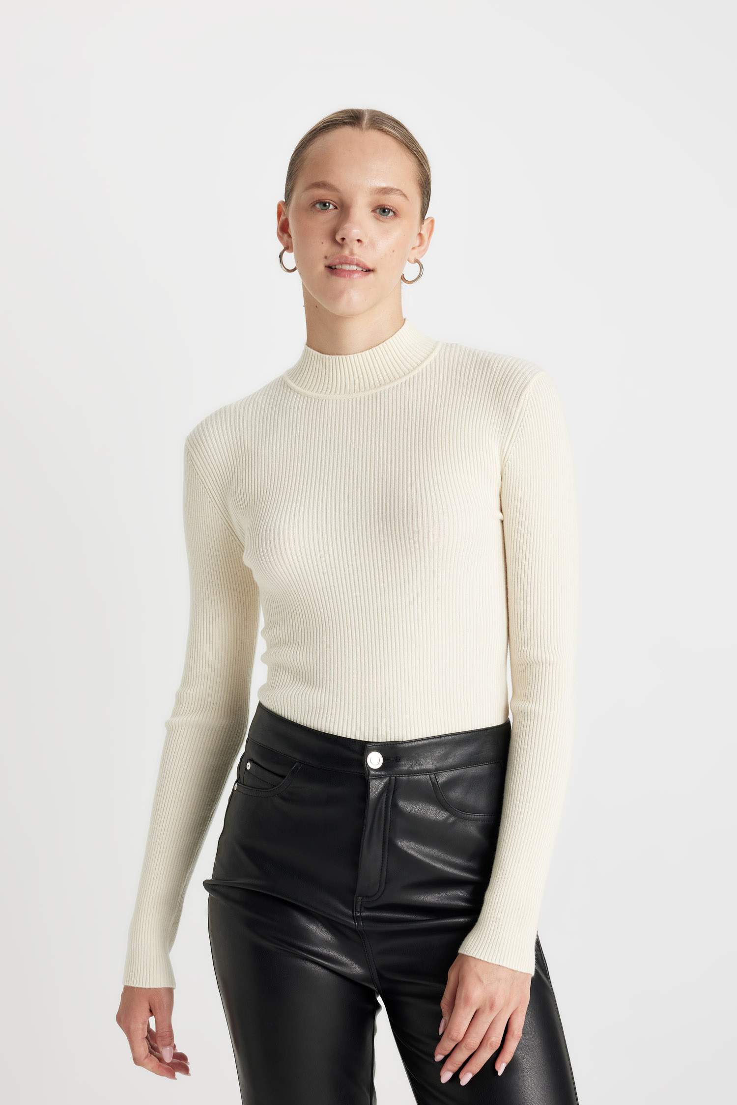 Водолазка приталенного кроя