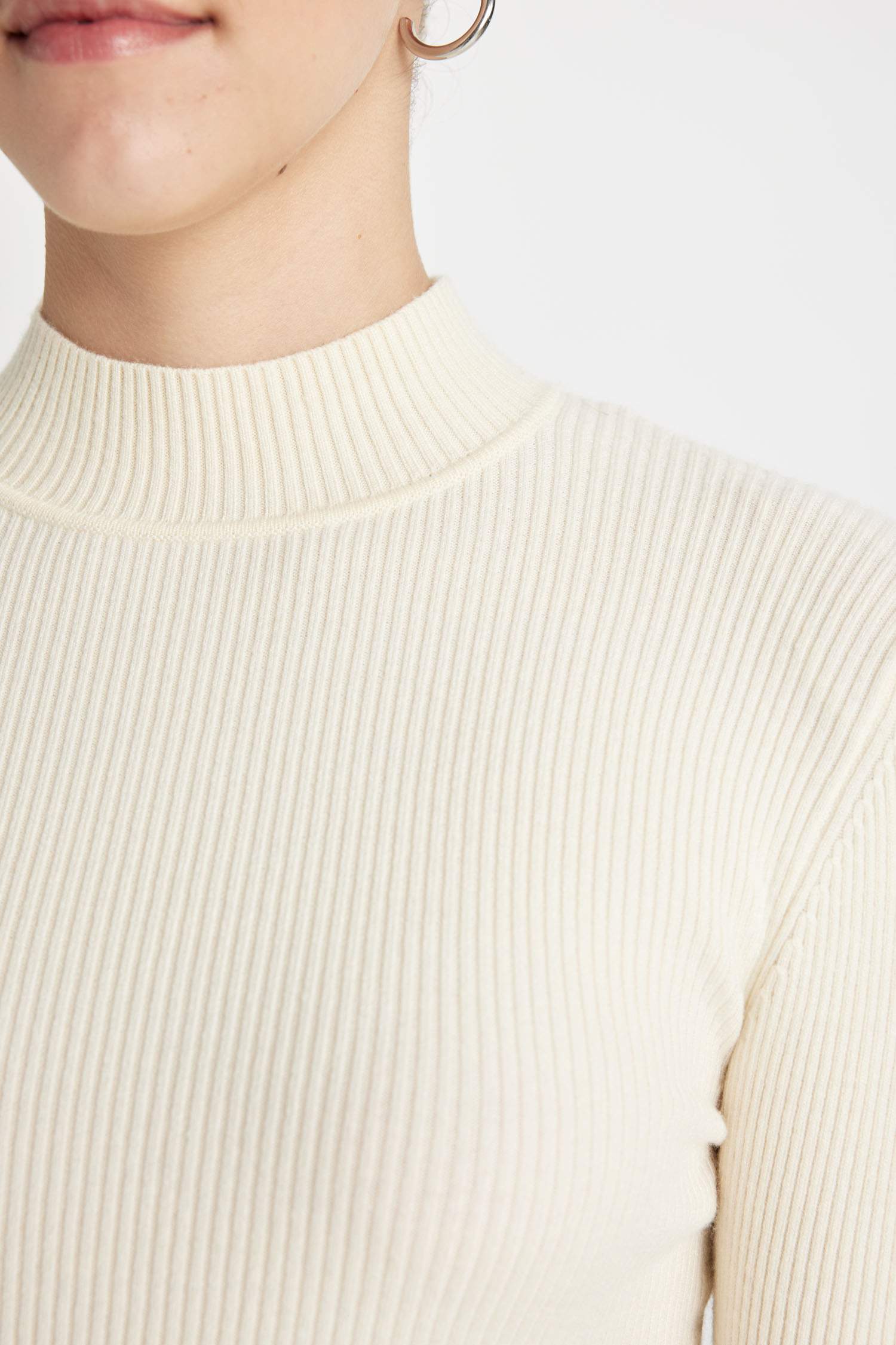 Водолазка приталенного кроя