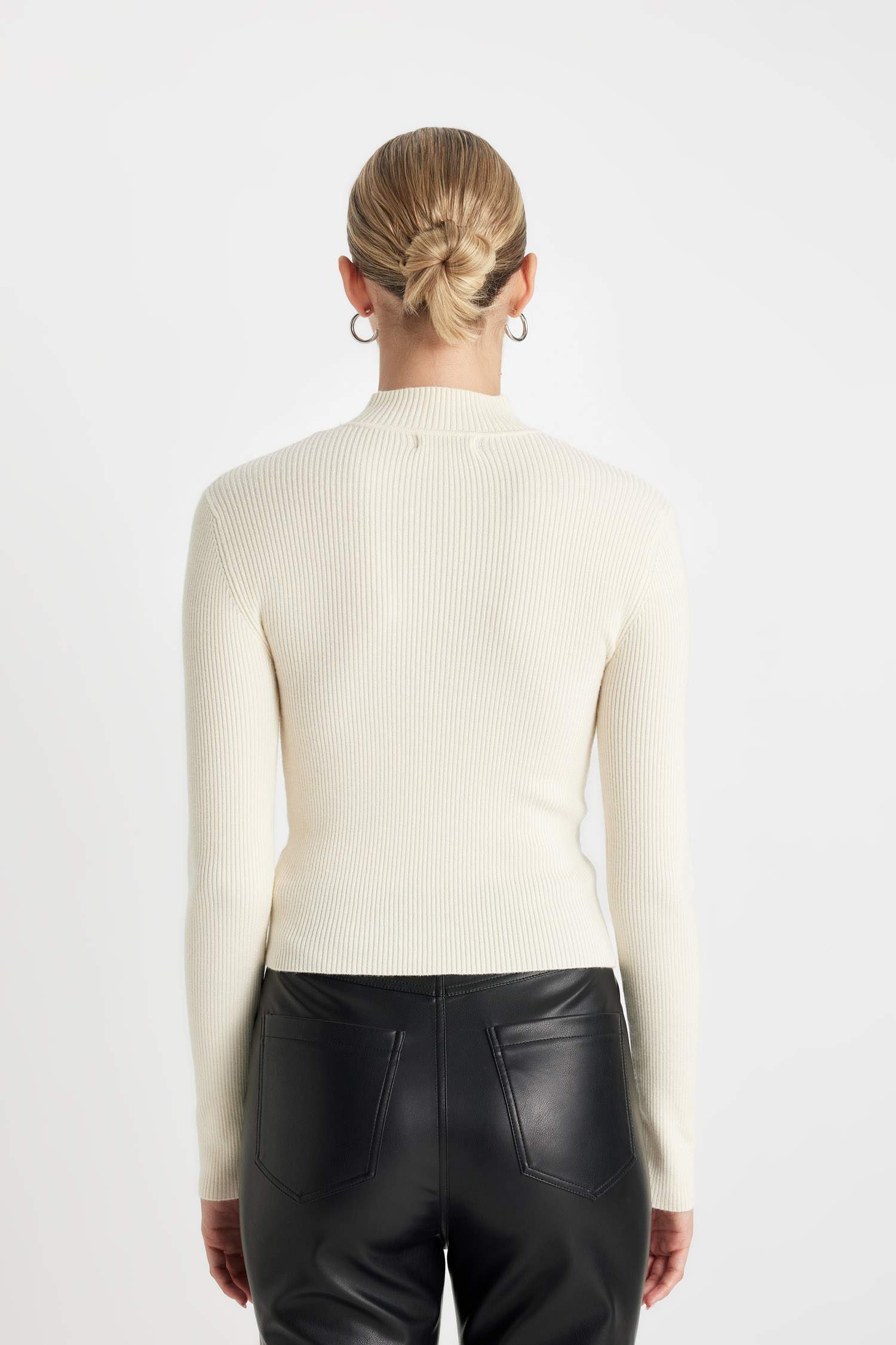 Водолазка приталенного кроя