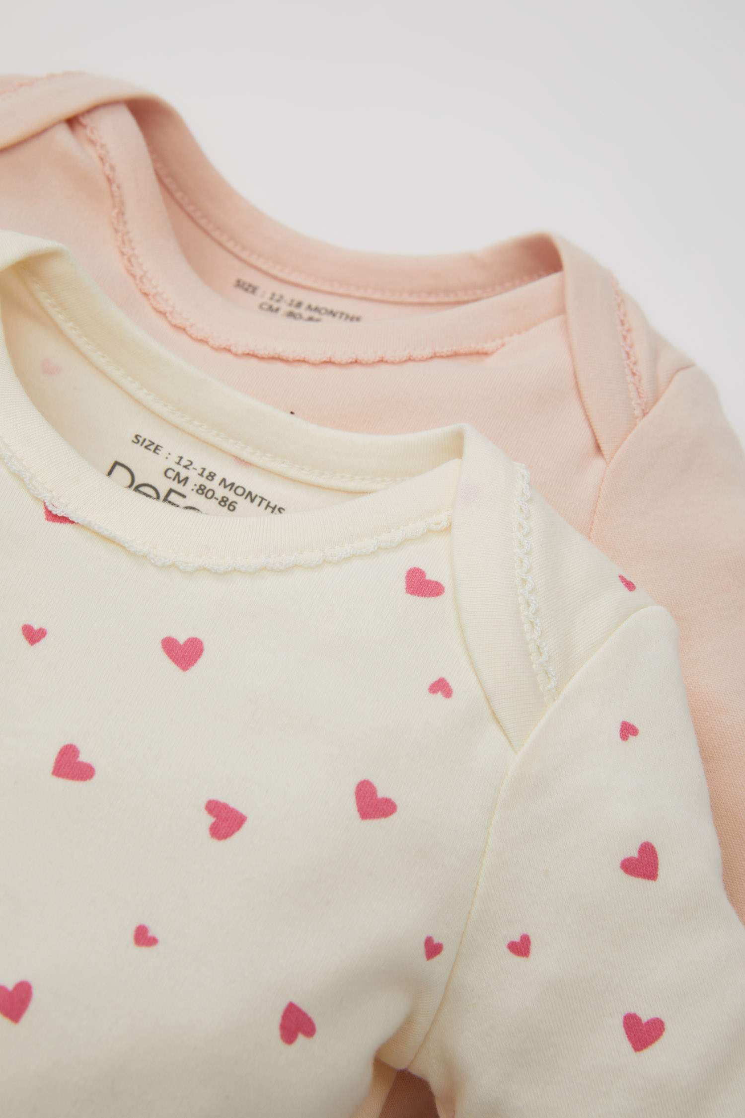Kız Bebek Yenidoğan Ekru Zarf Yaka Kalp Desenli 2'li Uzun Kollu Çıtçıtlı Body