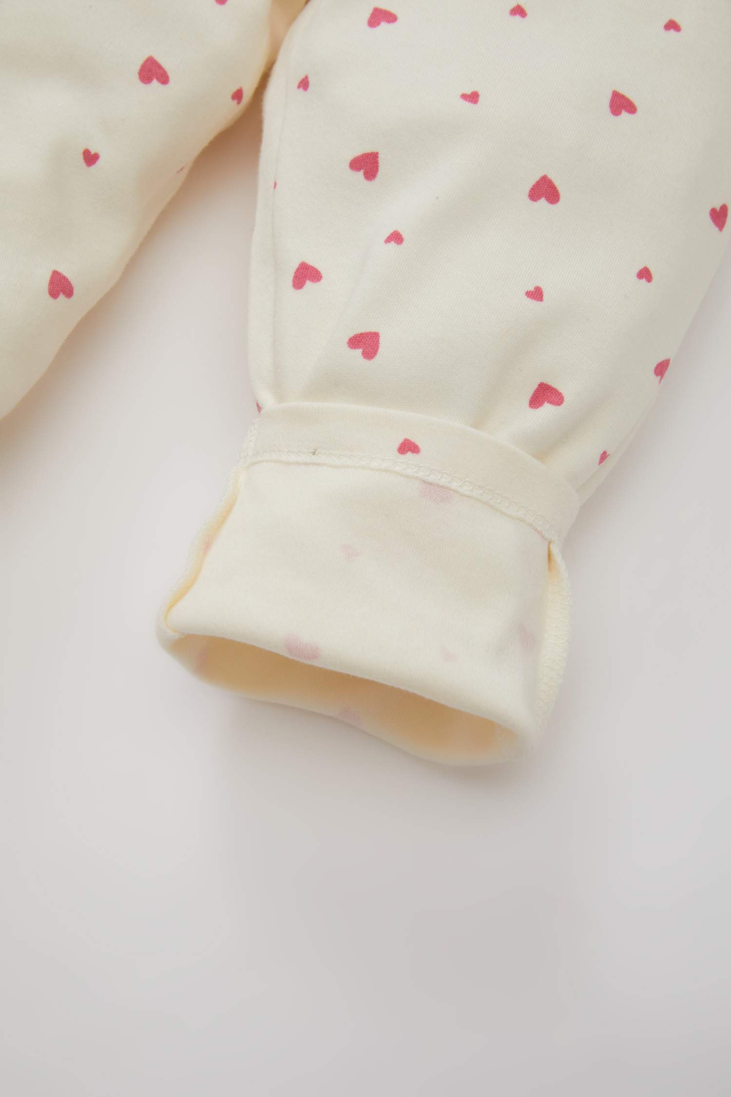 بنطلون بيجاما بيبي بناتي حديثي الولادة بطبعة قلب قصة عادية - قطعتين