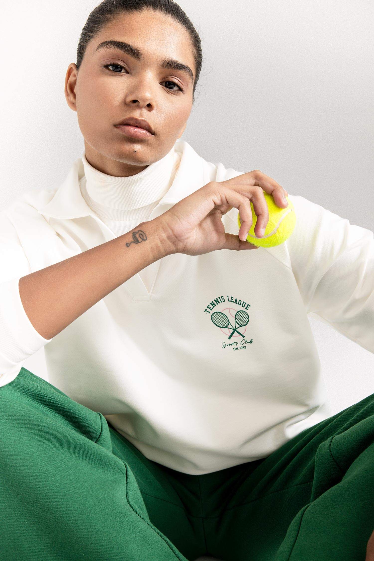 سويت شيرت رياضي اوفر سايز بياقة بولو من DeFactoFit