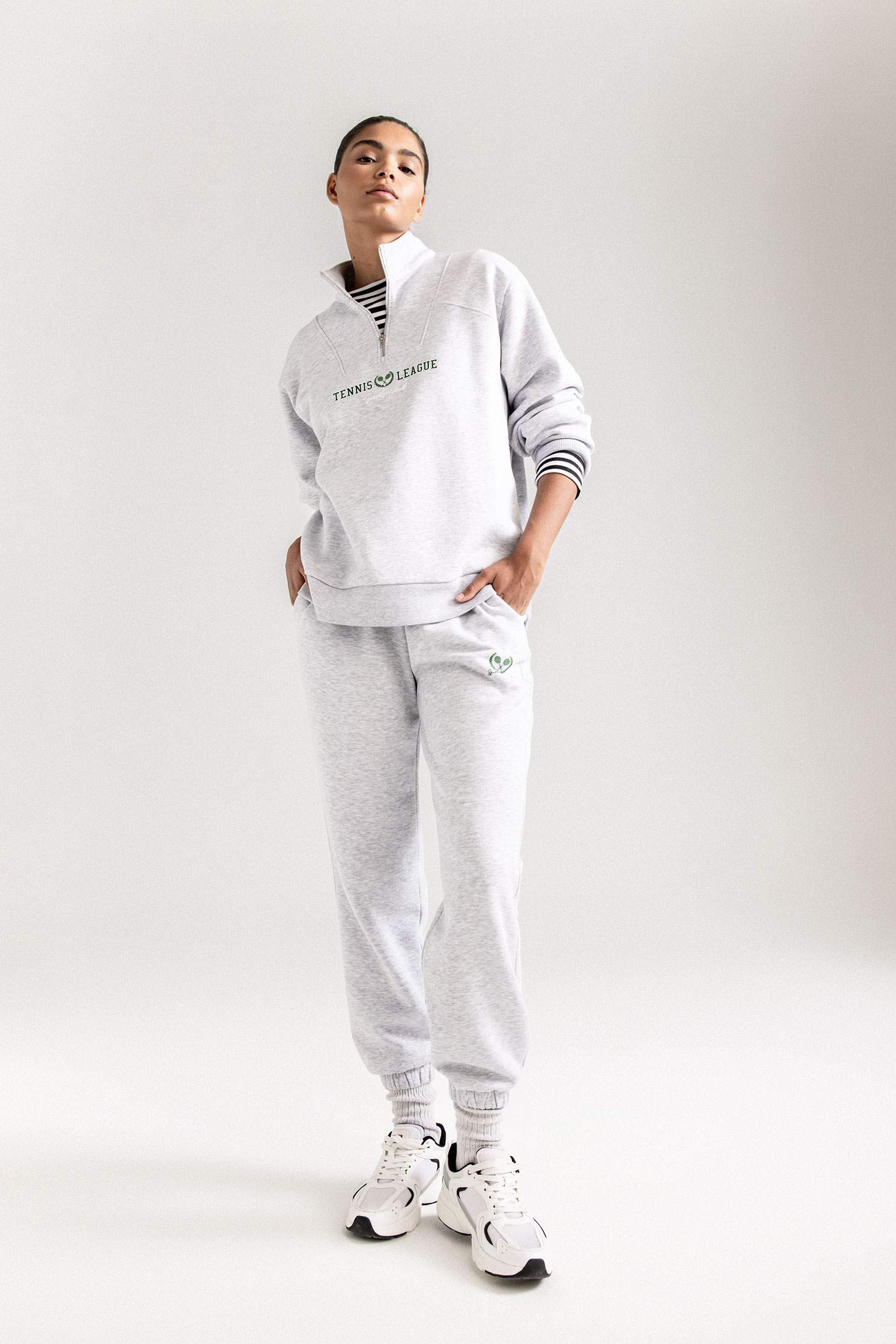 DeFactoFit Oversize Geniş Kalıp Dik Yaka Spor Baskılı Sporcu Sweatshirt