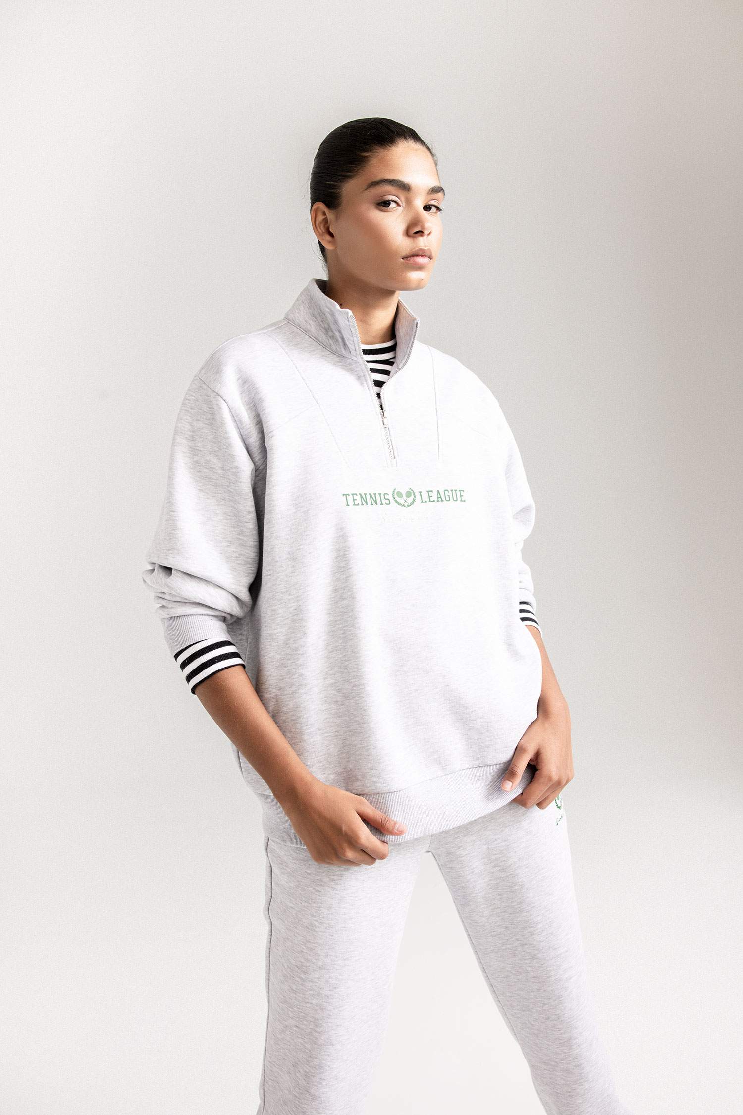 DeFactoFit Oversize Geniş Kalıp Dik Yaka Spor Baskılı Sporcu Sweatshirt